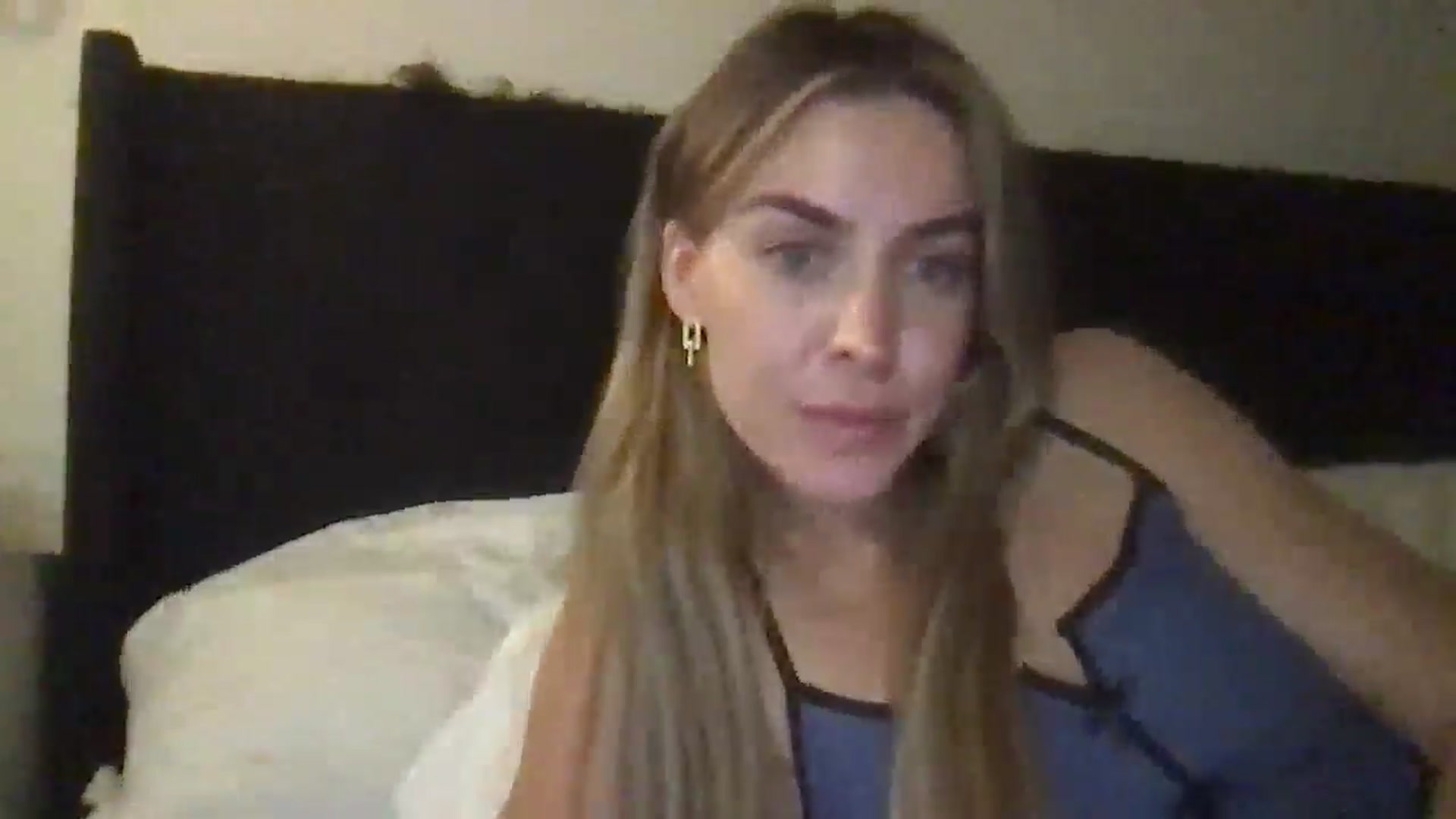 Gallery image thumbnail from Valerie_x0's myfreecams stream on, 02/18/2025, 02:12 image 3 of 20