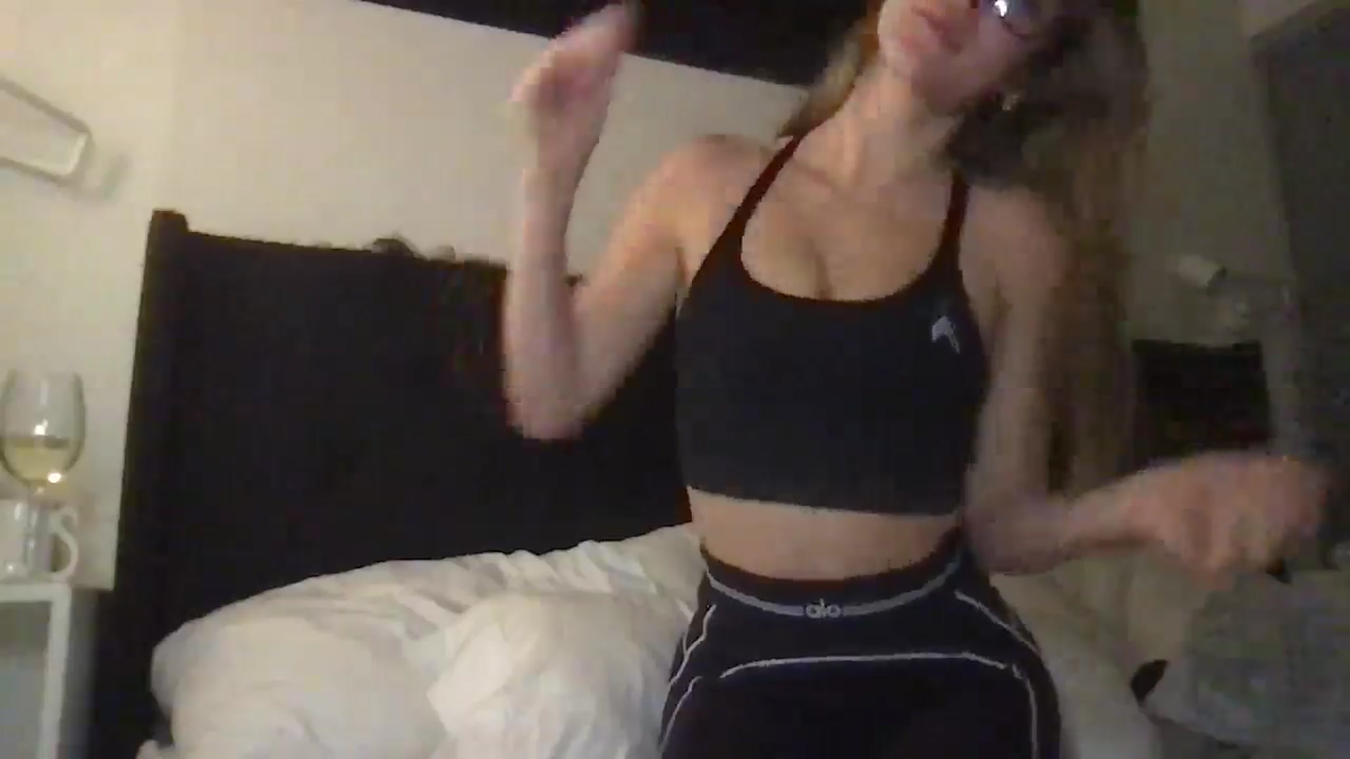 Gallery image thumbnail from Valerie_x0's myfreecams stream on, 02/18/2025, 02:12 image 11 of 20