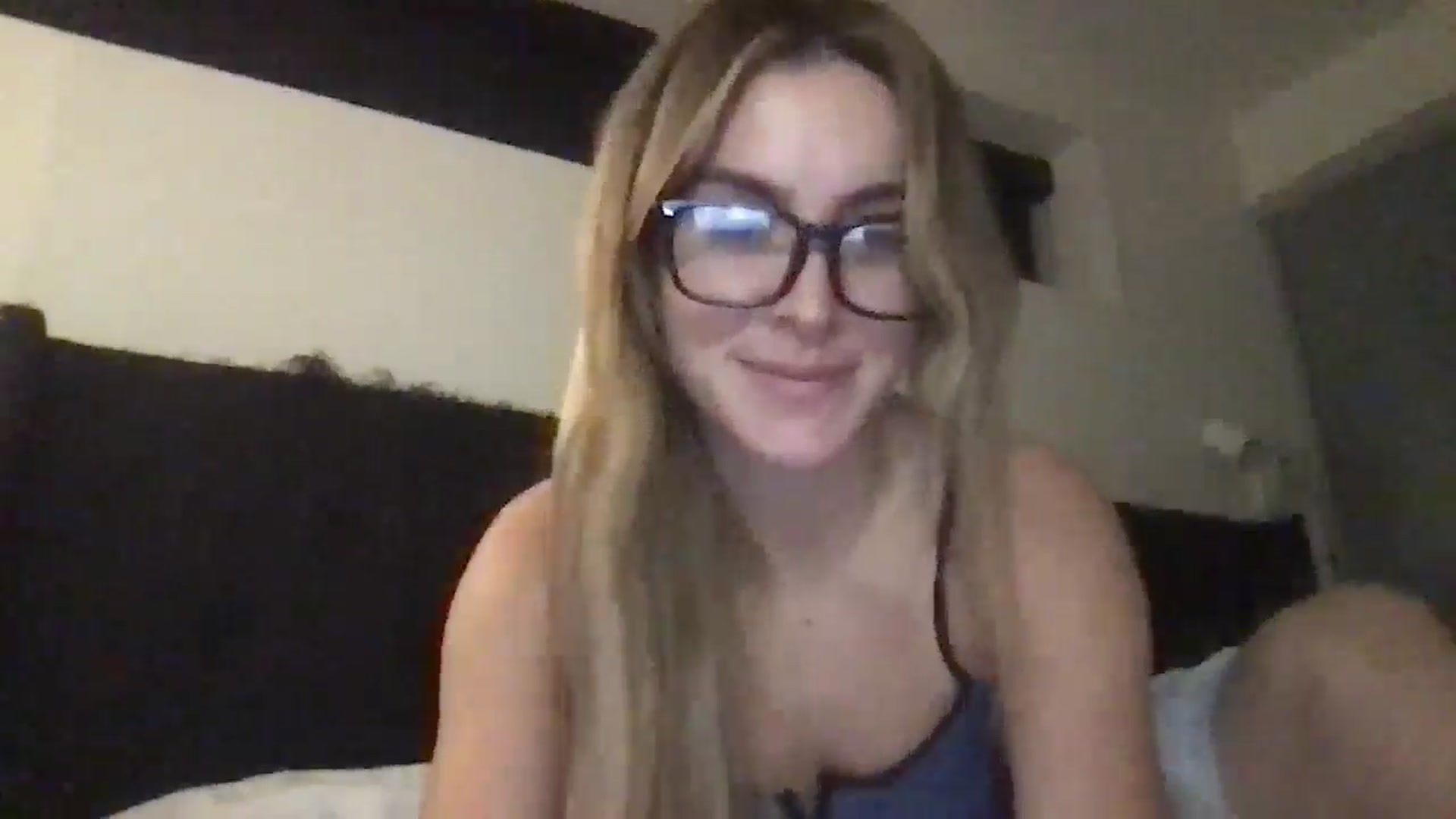 Gallery image thumbnail from Valerie_x0's myfreecams stream on, 02/18/2025, 02:12 image 9 of 20