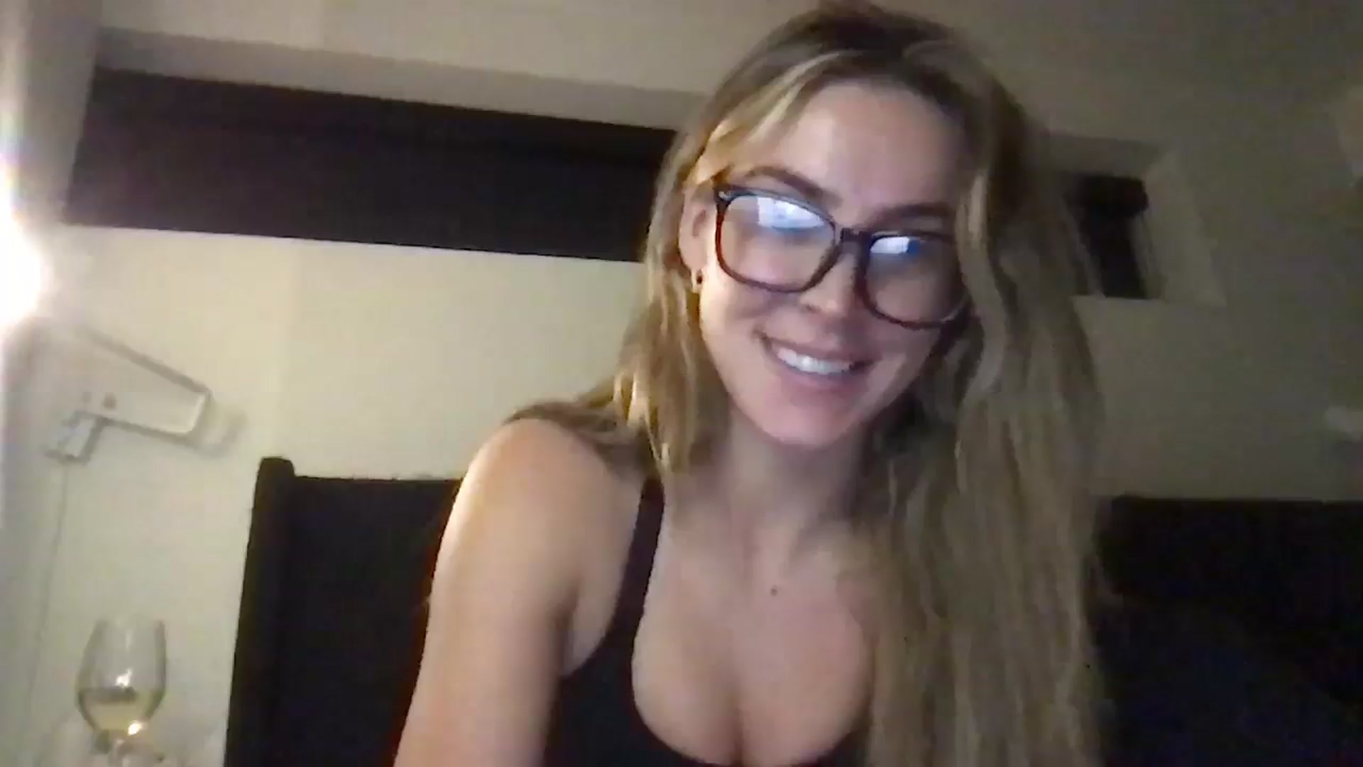 Gallery image thumbnail from Valerie_x0's myfreecams stream on, 02/18/2025, 02:12 image 18 of 20