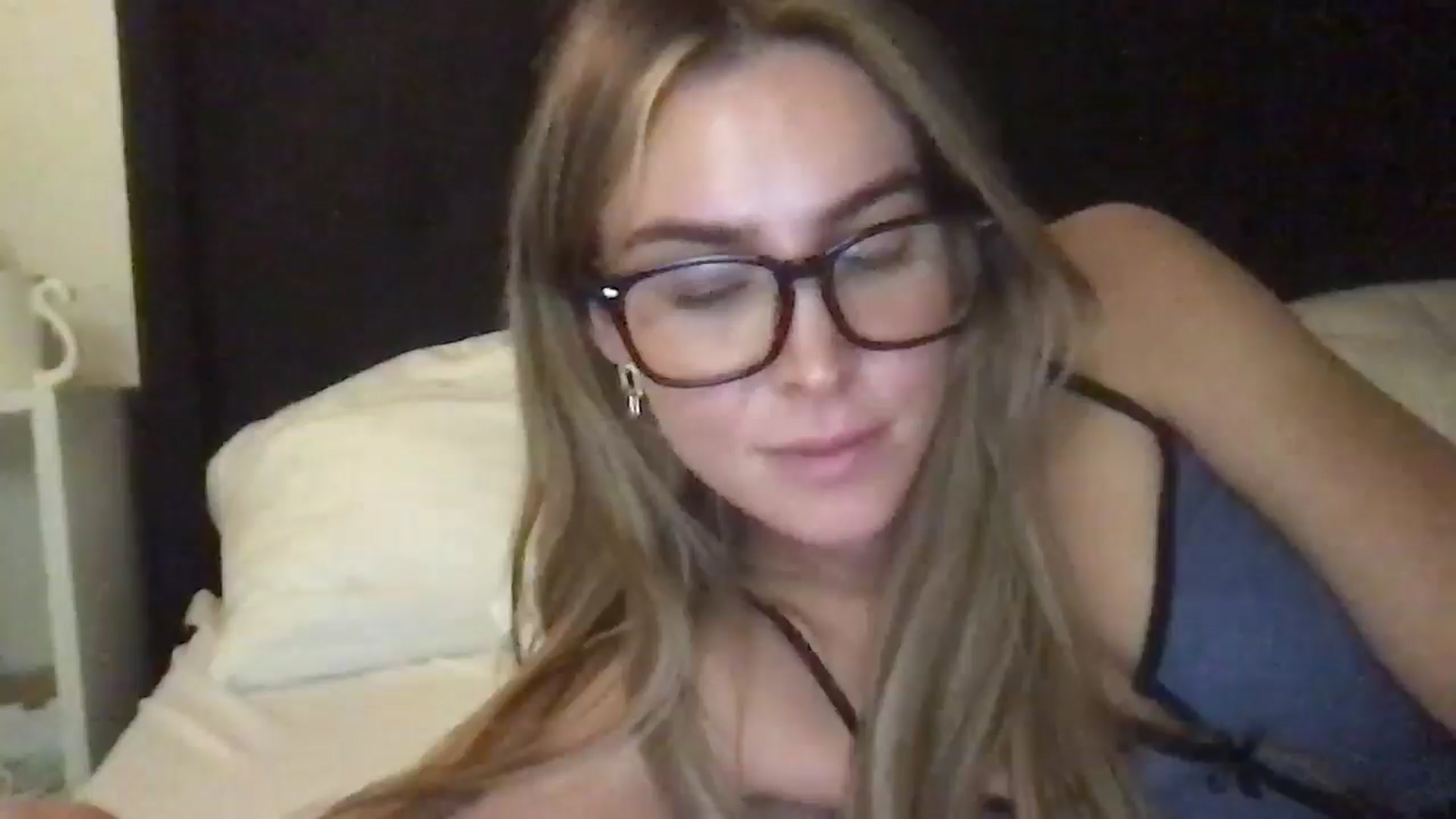 Gallery image thumbnail from Valerie_x0's myfreecams stream on, 02/18/2025, 02:12 image 2 of 20