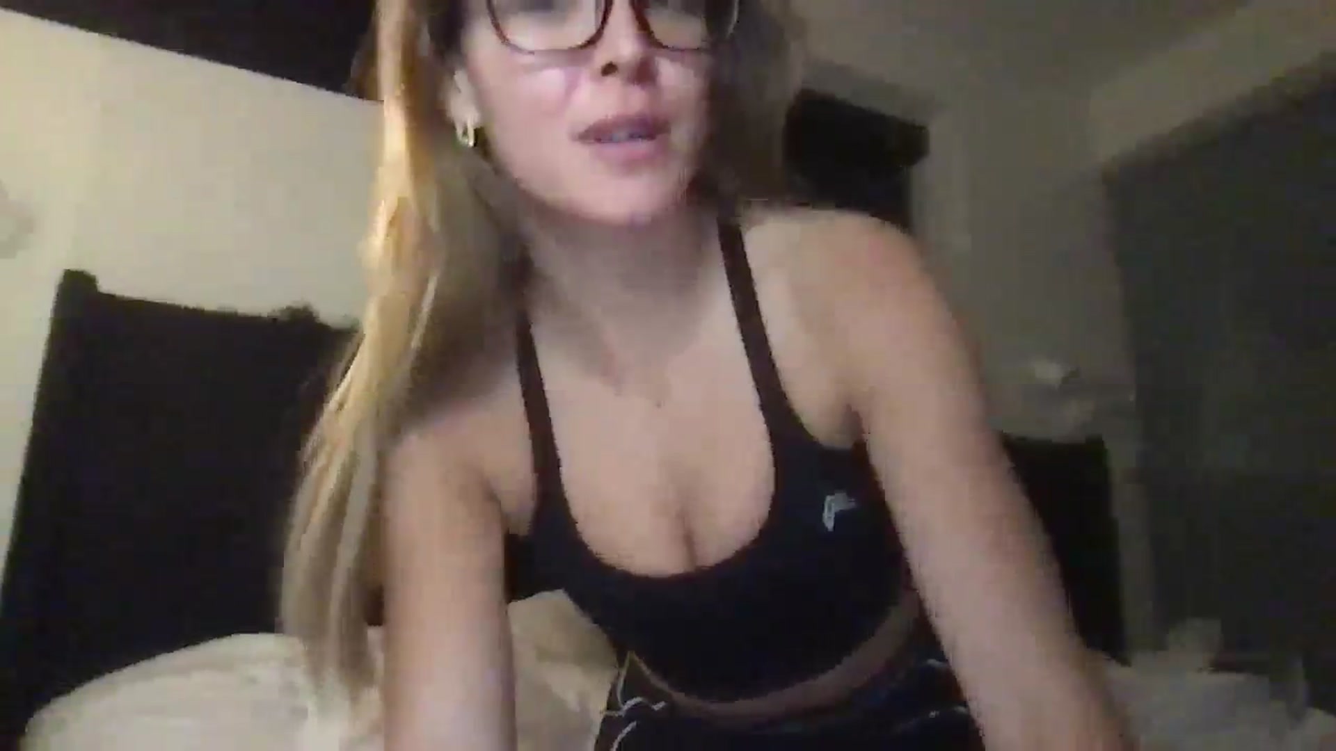 Gallery image thumbnail from Valerie_x0's myfreecams stream on, 02/18/2025, 02:12 image 14 of 20