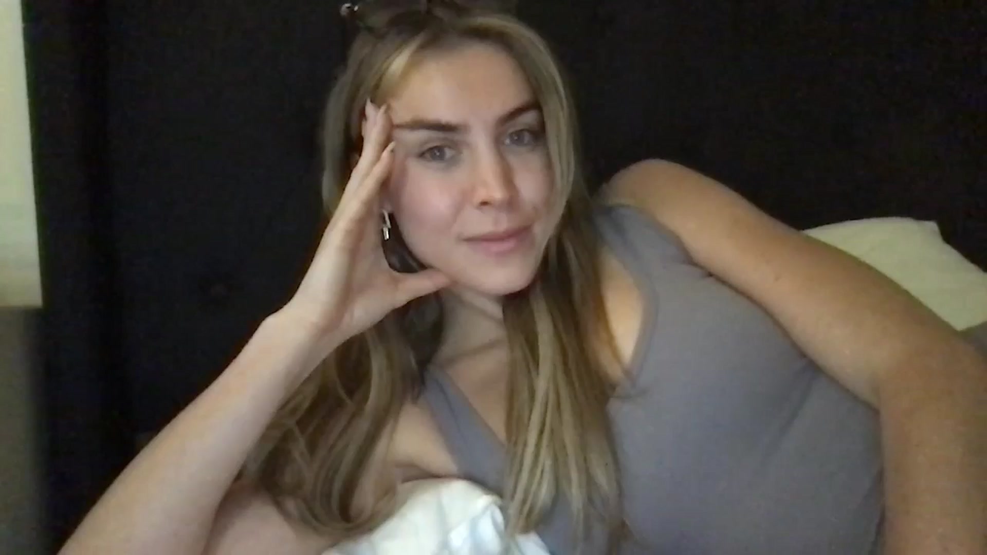 Gallery image thumbnail from Valerie_x0's myfreecams stream on, 02/19/2025, 23:07 image 11 of 20