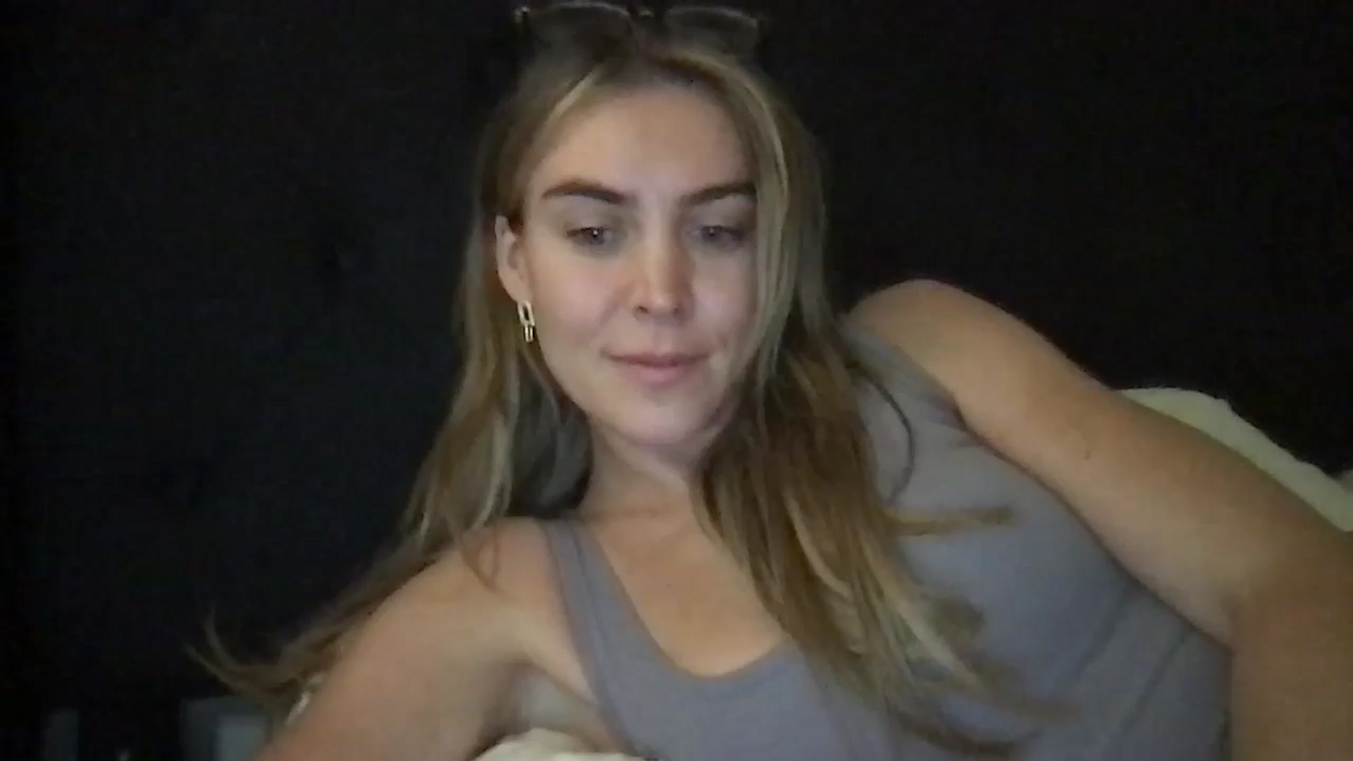 Gallery image thumbnail from Valerie_x0's myfreecams stream on, 02/19/2025, 23:07 image 8 of 20