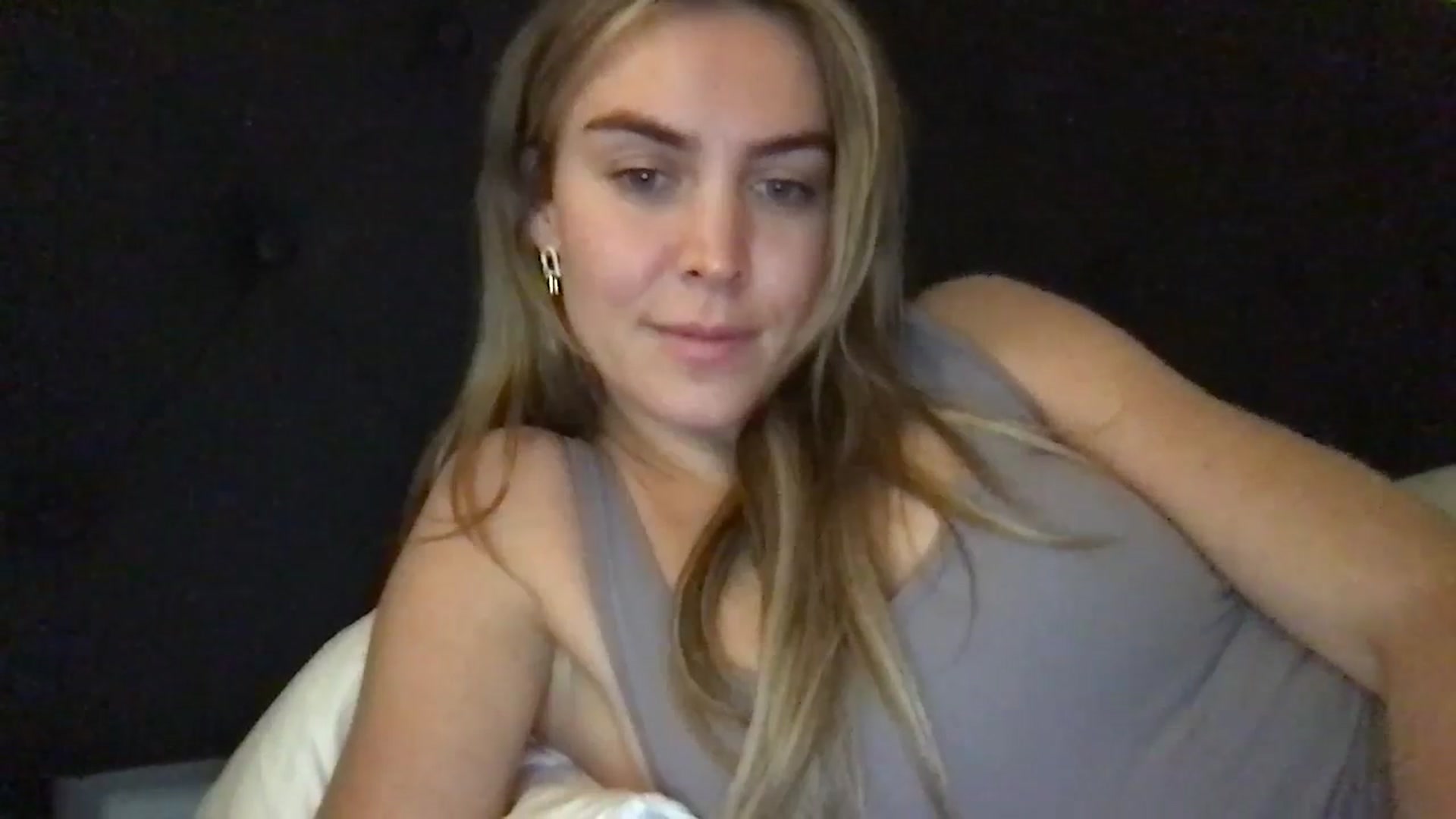 Gallery image thumbnail from Valerie_x0's myfreecams stream on, 02/19/2025, 23:07 image 7 of 20