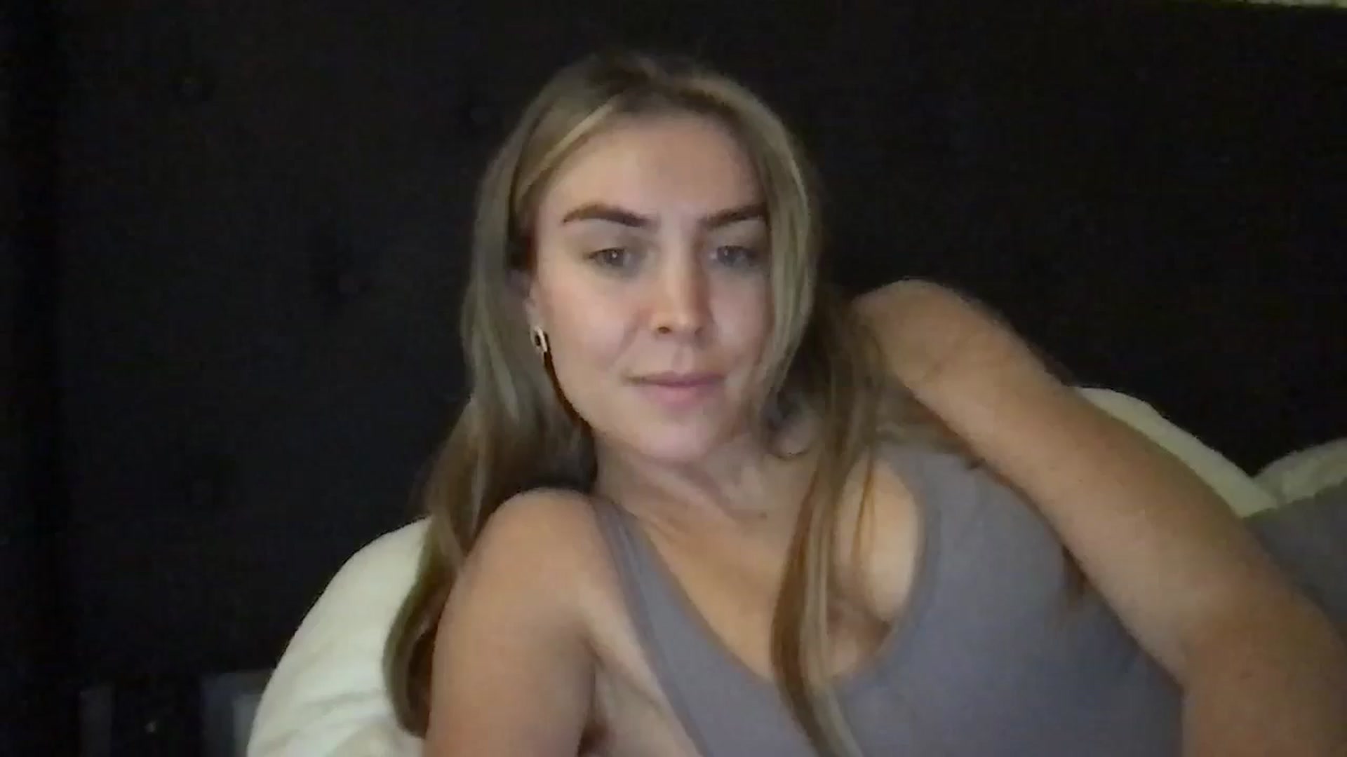 Gallery image thumbnail from Valerie_x0's myfreecams stream on, 02/19/2025, 23:07 image 19 of 20