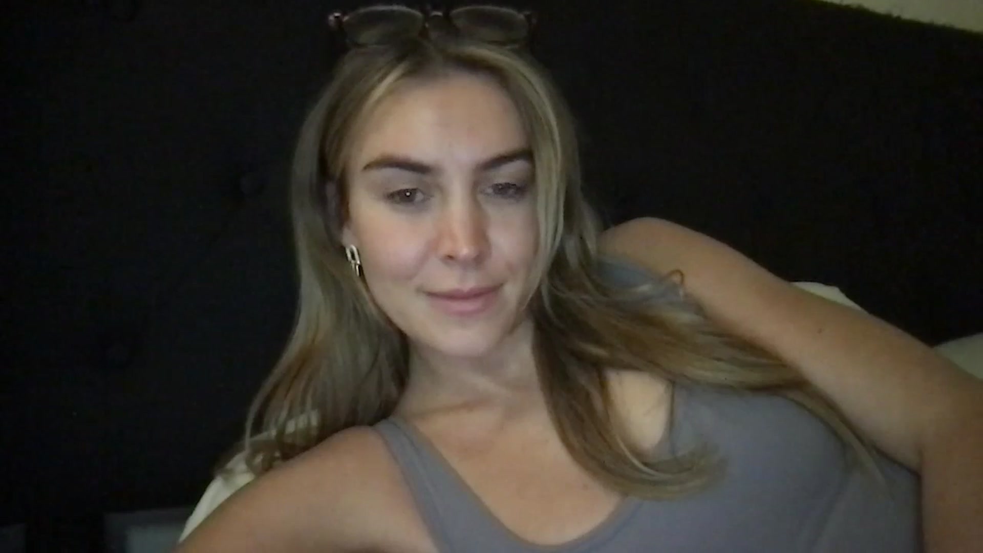 Gallery image thumbnail from Valerie_x0's myfreecams stream on, 02/19/2025, 23:07 image 5 of 20
