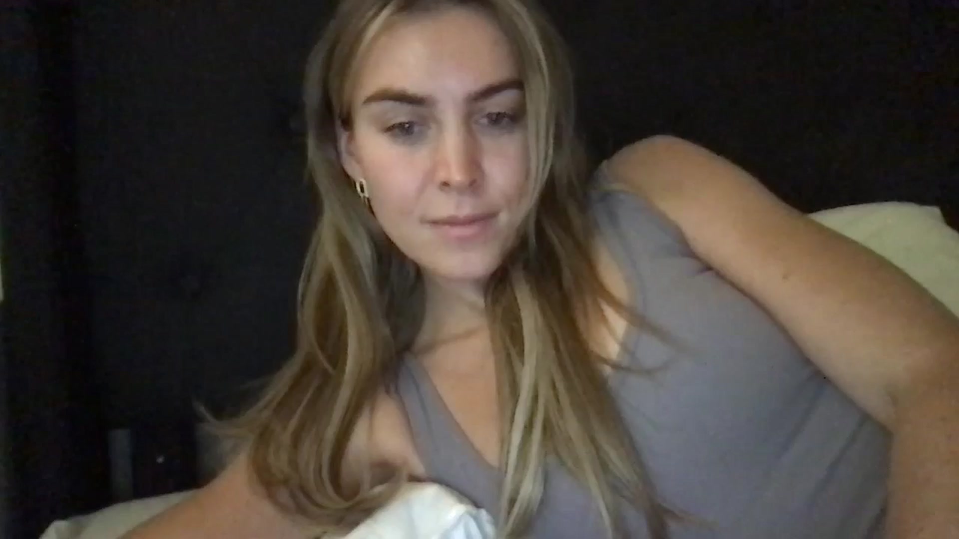 Gallery image thumbnail from Valerie_x0's myfreecams stream on, 02/19/2025, 23:07 image 10 of 20