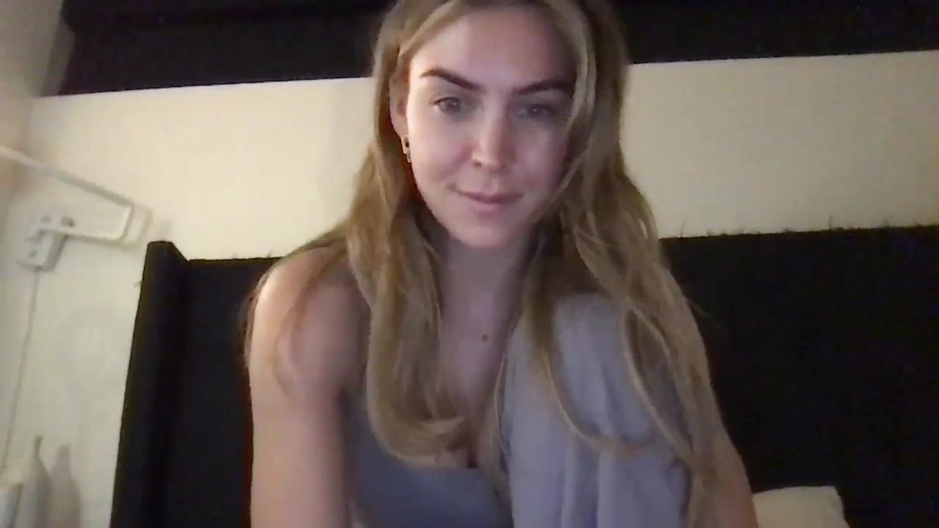 Gallery image thumbnail from Valerie_x0's myfreecams stream on, 02/20/2025, 24:18 image 20 of 20