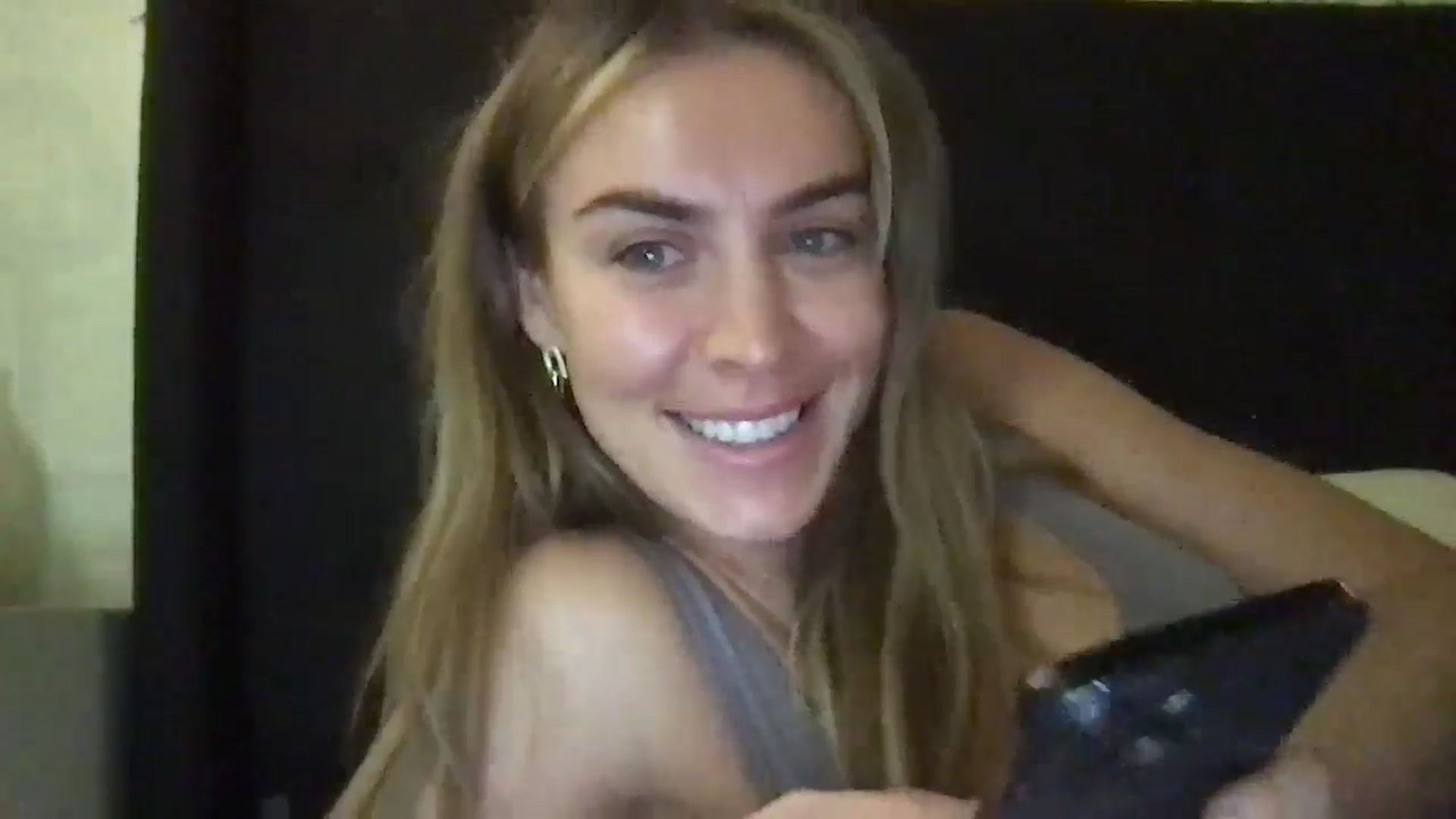 Gallery image thumbnail from Valerie_x0's myfreecams stream on, 02/20/2025, 24:18 image 16 of 20