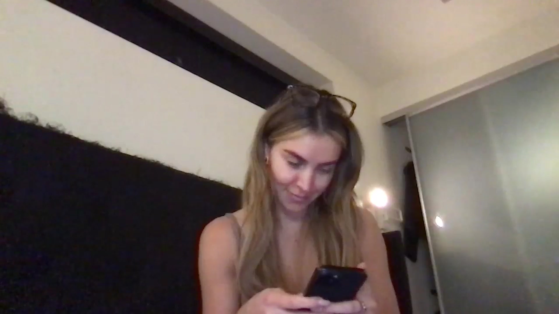 Gallery image thumbnail from Valerie_x0's myfreecams stream on, 02/20/2025, 24:18 image 4 of 20
