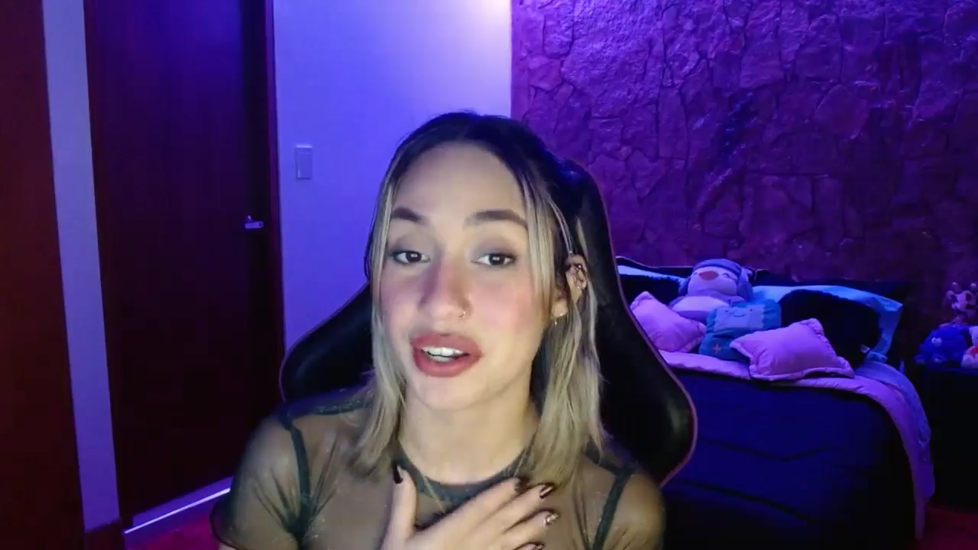 Gallery image thumbnail from Valeriexcandy's myfreecams stream on, 06/19/2024, 04:55 image 9 of 20