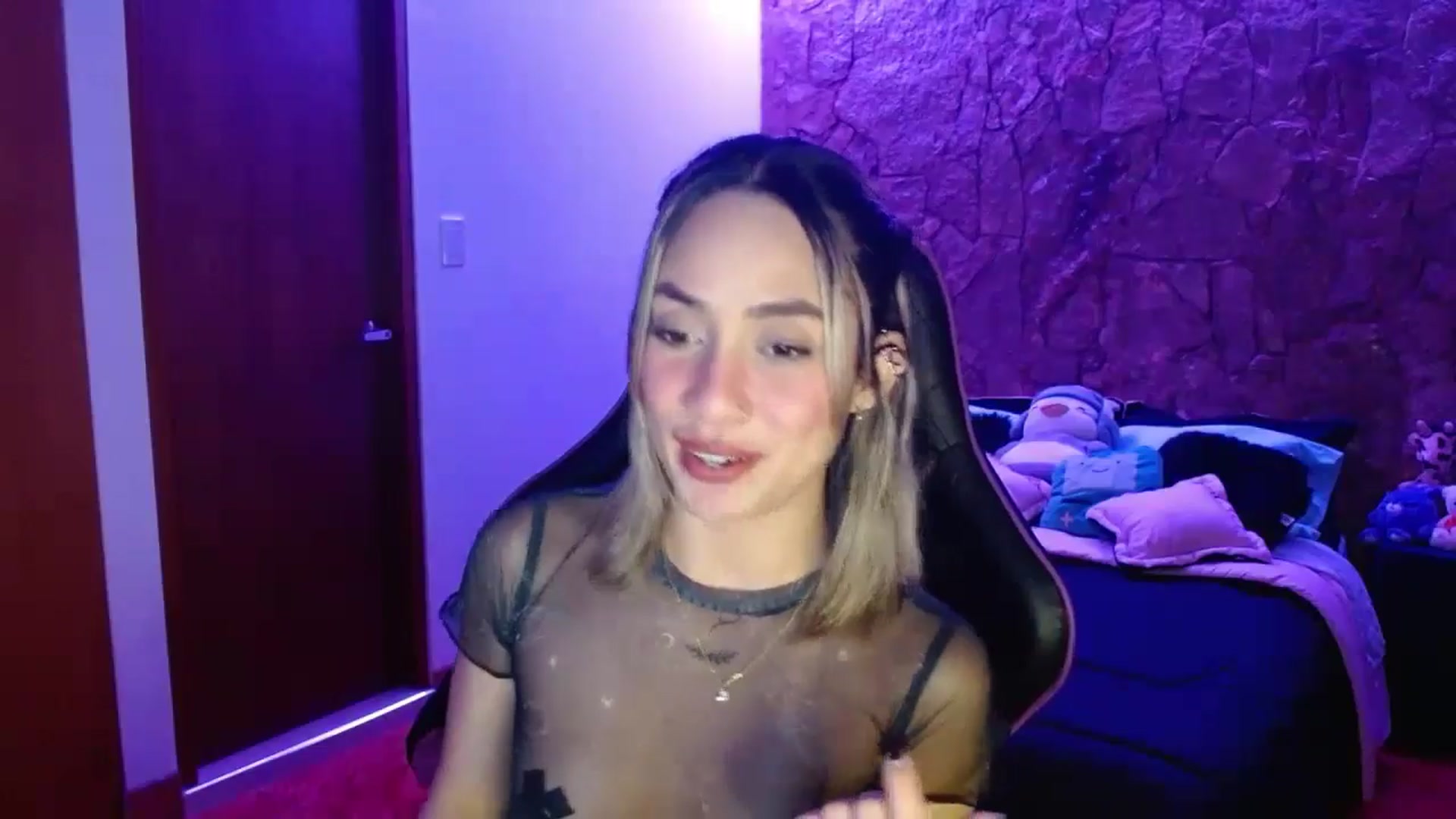Gallery image thumbnail from Valeriexcandy's myfreecams stream on, 06/19/2024, 04:55 image 17 of 20