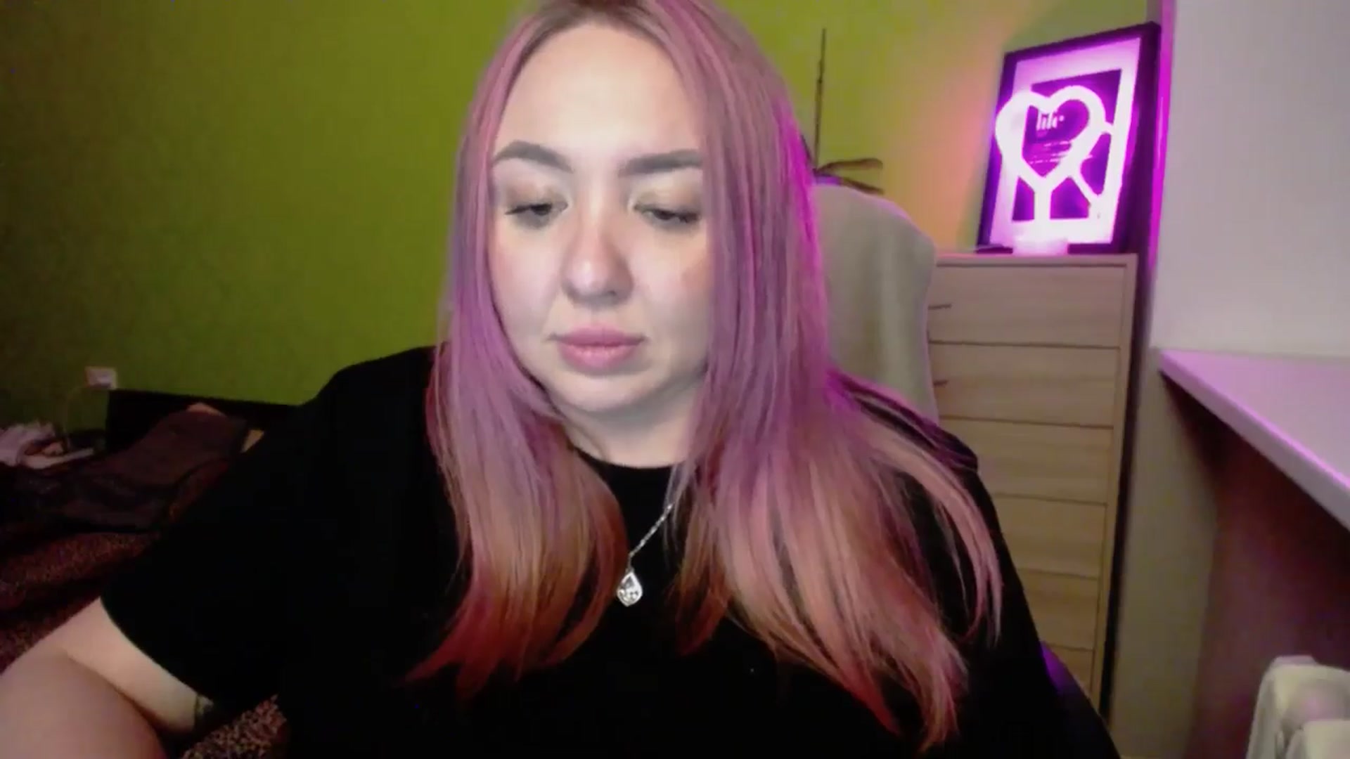 Gallery image thumbnail from Valeriya4353's myfreecams stream on, 01/31/2025, 16:05 image 15 of 20