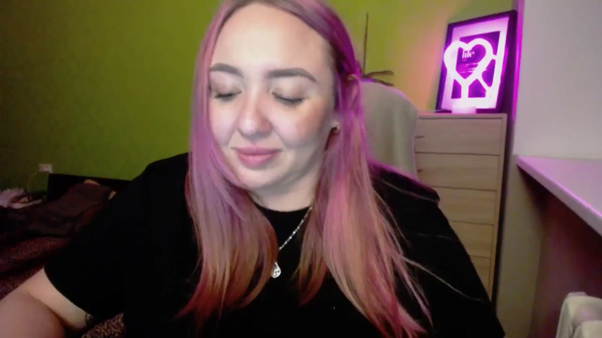 Gallery image thumbnail from Valeriya4353's myfreecams stream on, 01/31/2025, 16:05 image 16 of 20