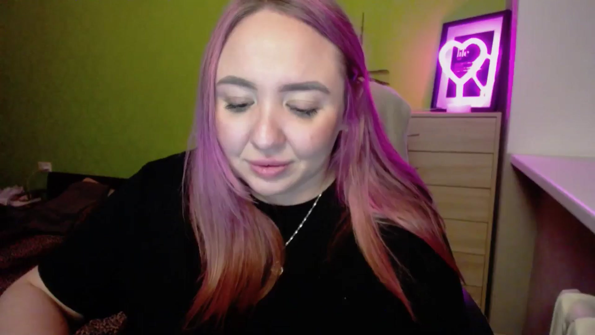Gallery image thumbnail from Valeriya4353's myfreecams stream on, 01/31/2025, 16:05 image 20 of 20