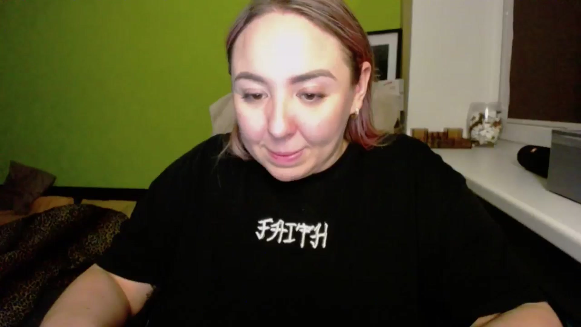 Gallery image thumbnail from Valeriya4353's myfreecams stream on, 02/09/2025, 19:09 image 17 of 20