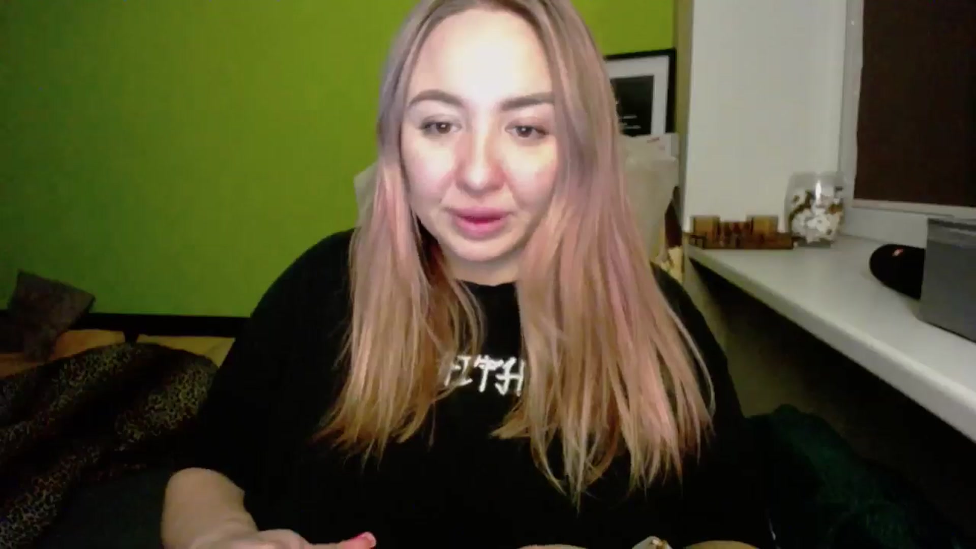 Gallery image thumbnail from Valeriya4353's myfreecams stream on, 02/09/2025, 19:09 image 20 of 20