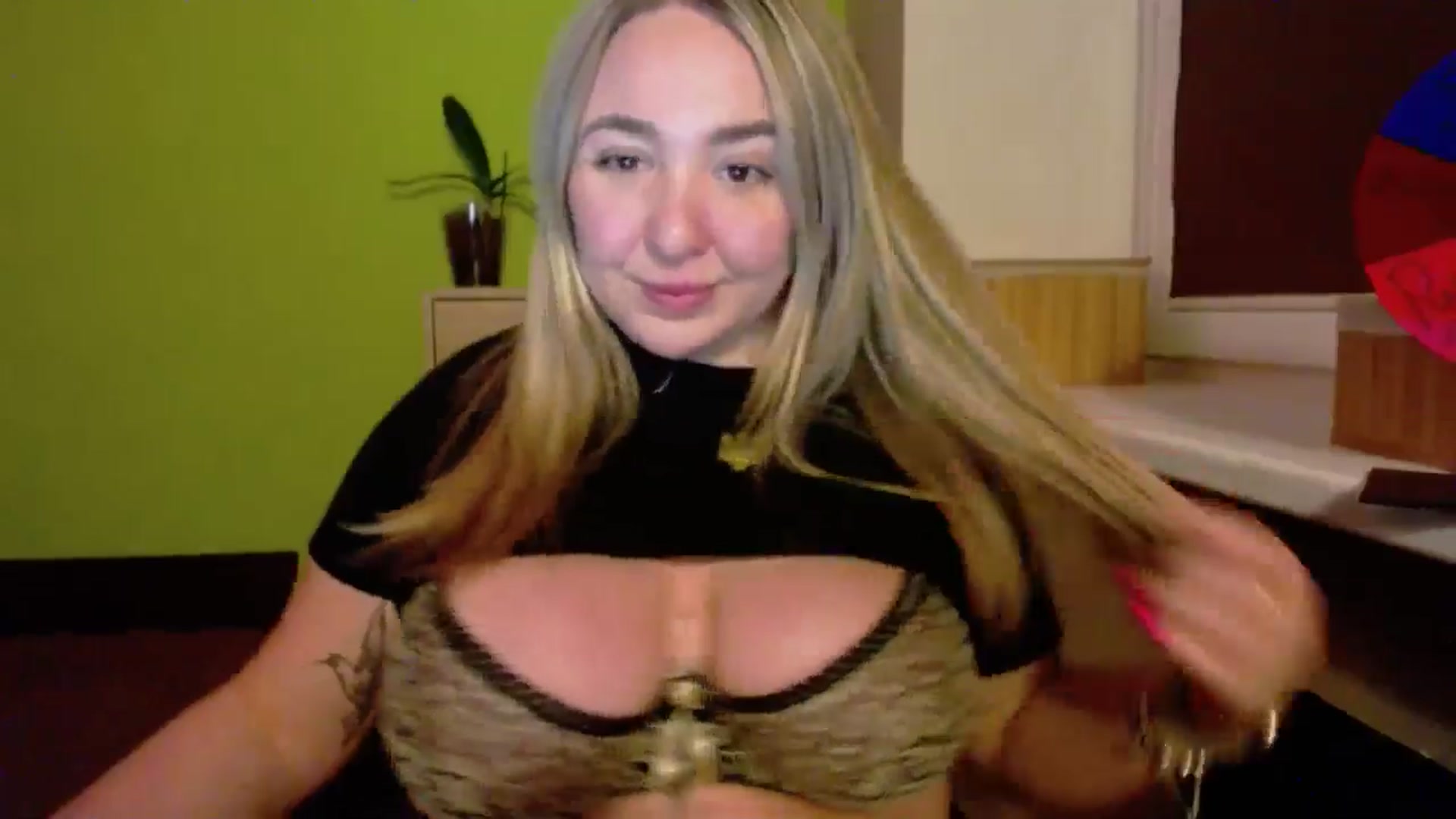 Gallery image thumbnail from Valeriya4353's myfreecams stream on, 02/21/2025, 19:08 image 11 of 20