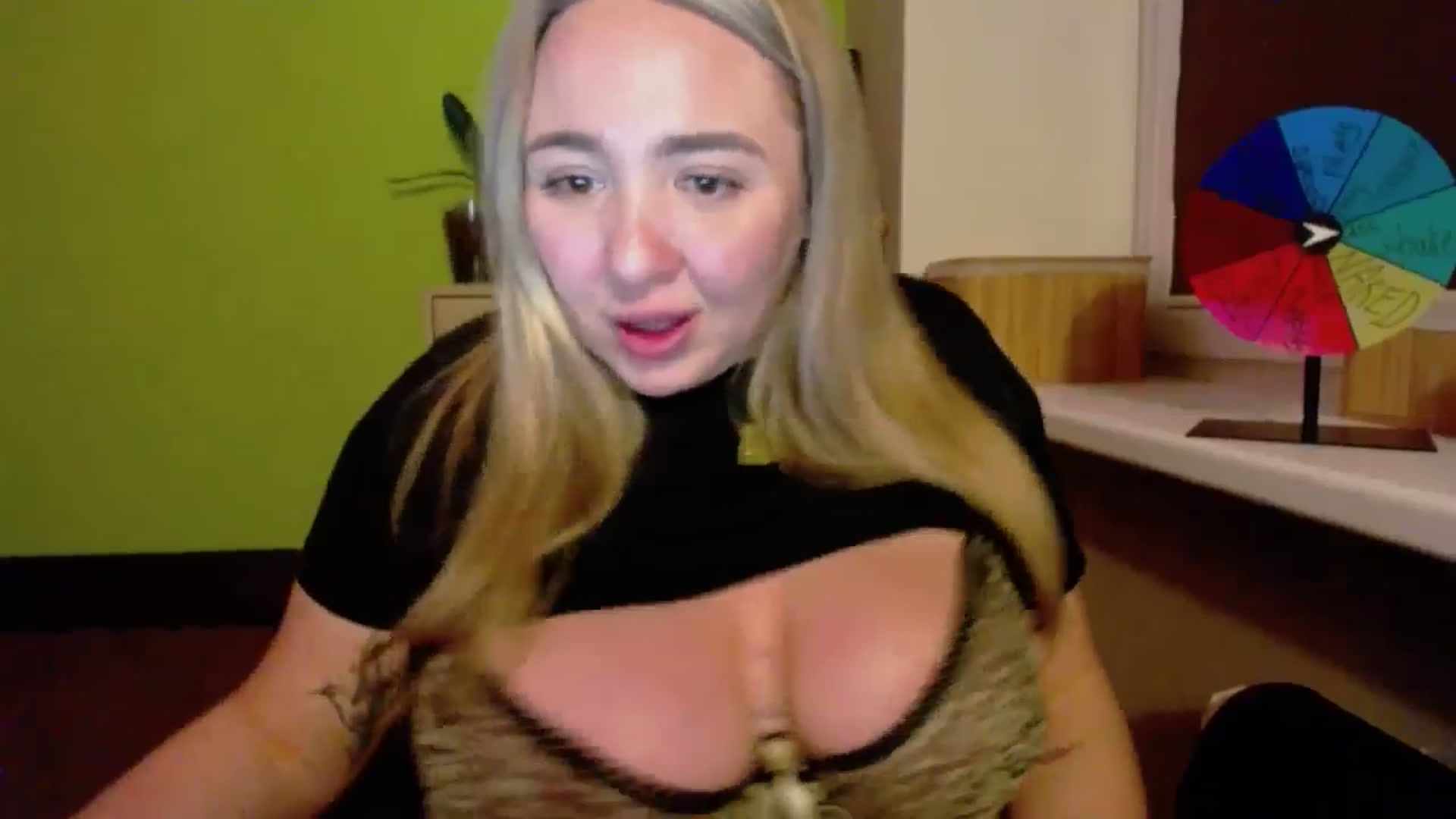 Gallery image thumbnail from Valeriya4353's myfreecams stream on, 02/21/2025, 19:08 image 19 of 20
