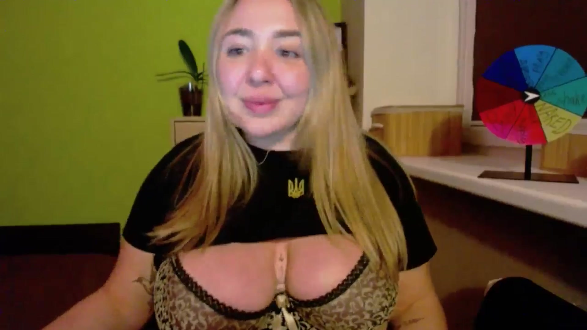 Gallery image thumbnail from Valeriya4353's myfreecams stream on, 02/21/2025, 19:08 image 12 of 20