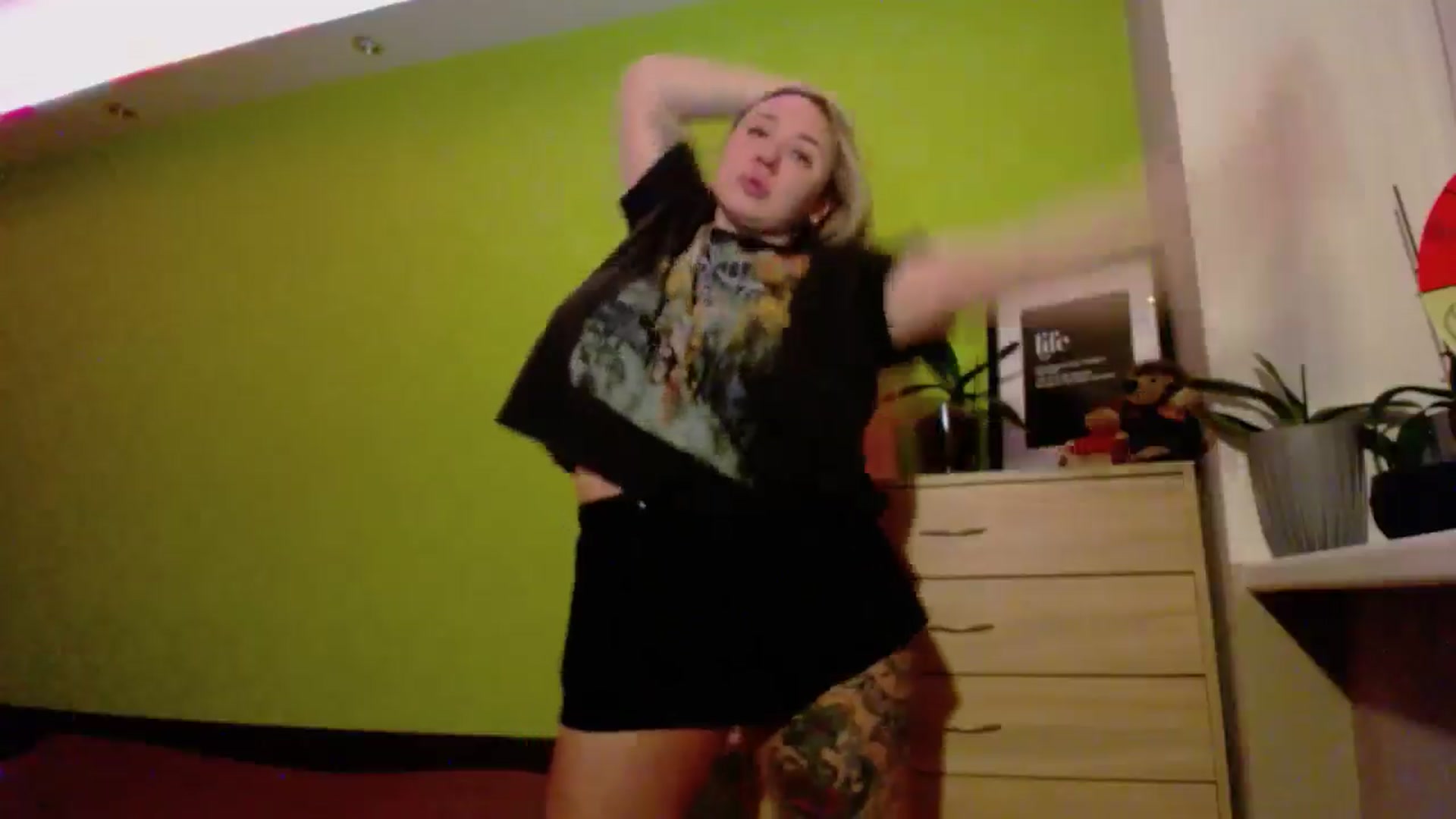 Gallery image thumbnail from Valeriya4353's myfreecams stream on, 02/28/2025, 17:42 image 14 of 20