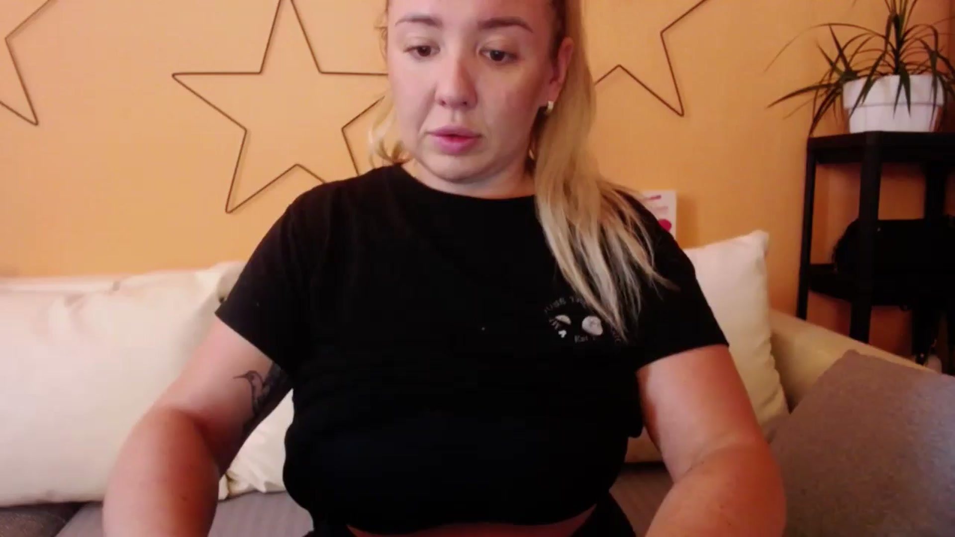 Gallery image thumbnail from Valeriya69's myfreecams stream on, 08/06/2024, 12:33 image 1 of 20