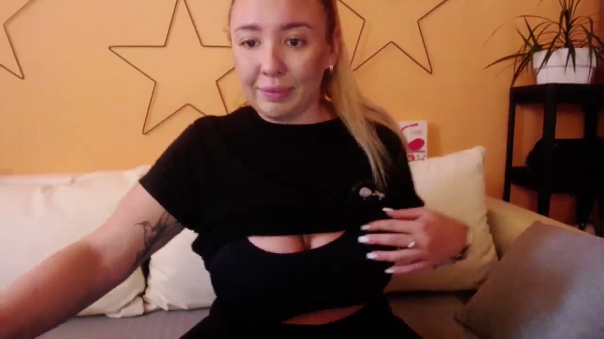 Gallery image thumbnail from Valeriya69's myfreecams stream on, 08/06/2024, 12:33 image 4 of 20
