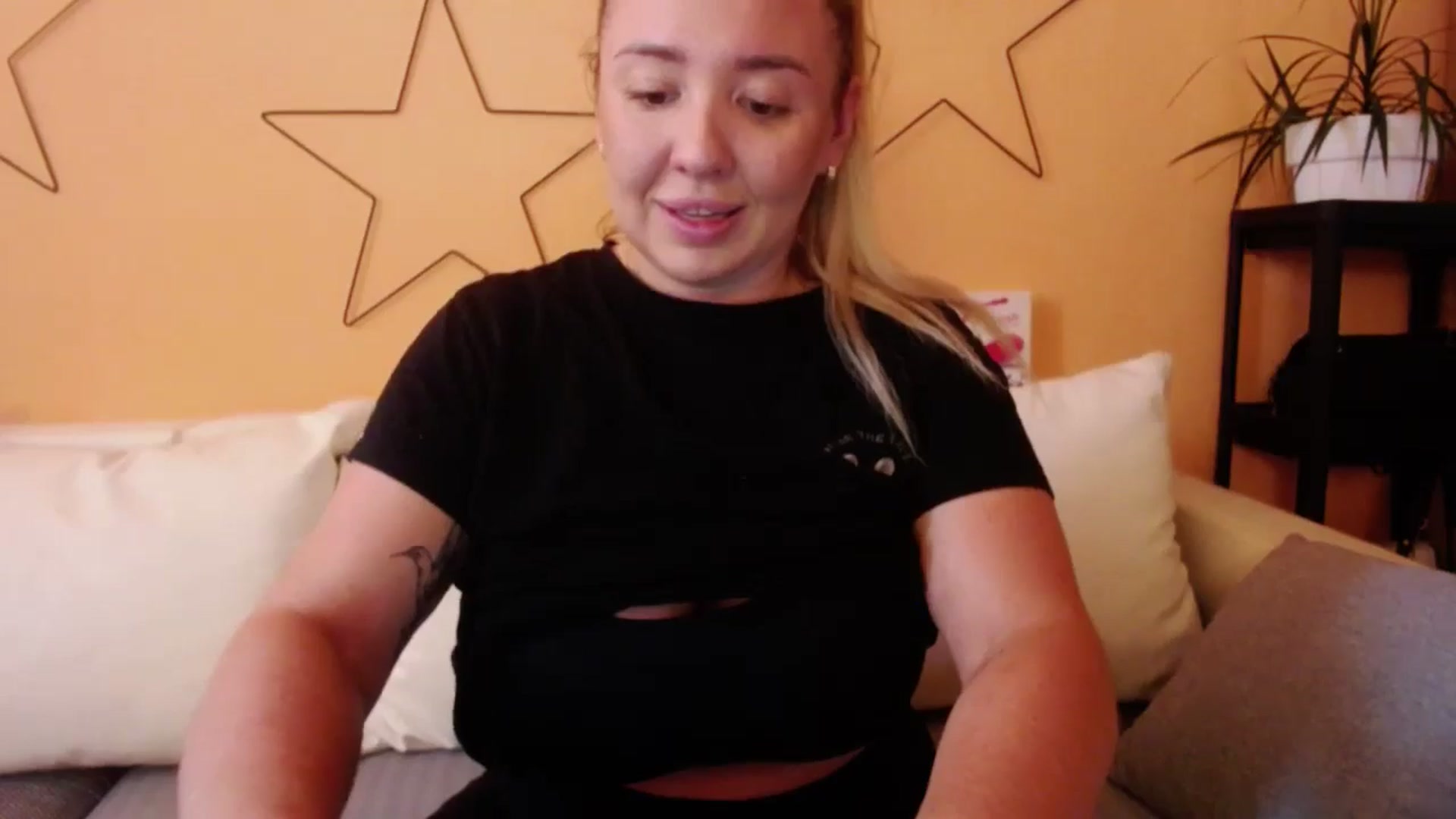 Gallery image thumbnail from Valeriya69's myfreecams stream on, 08/06/2024, 12:33 image 2 of 20