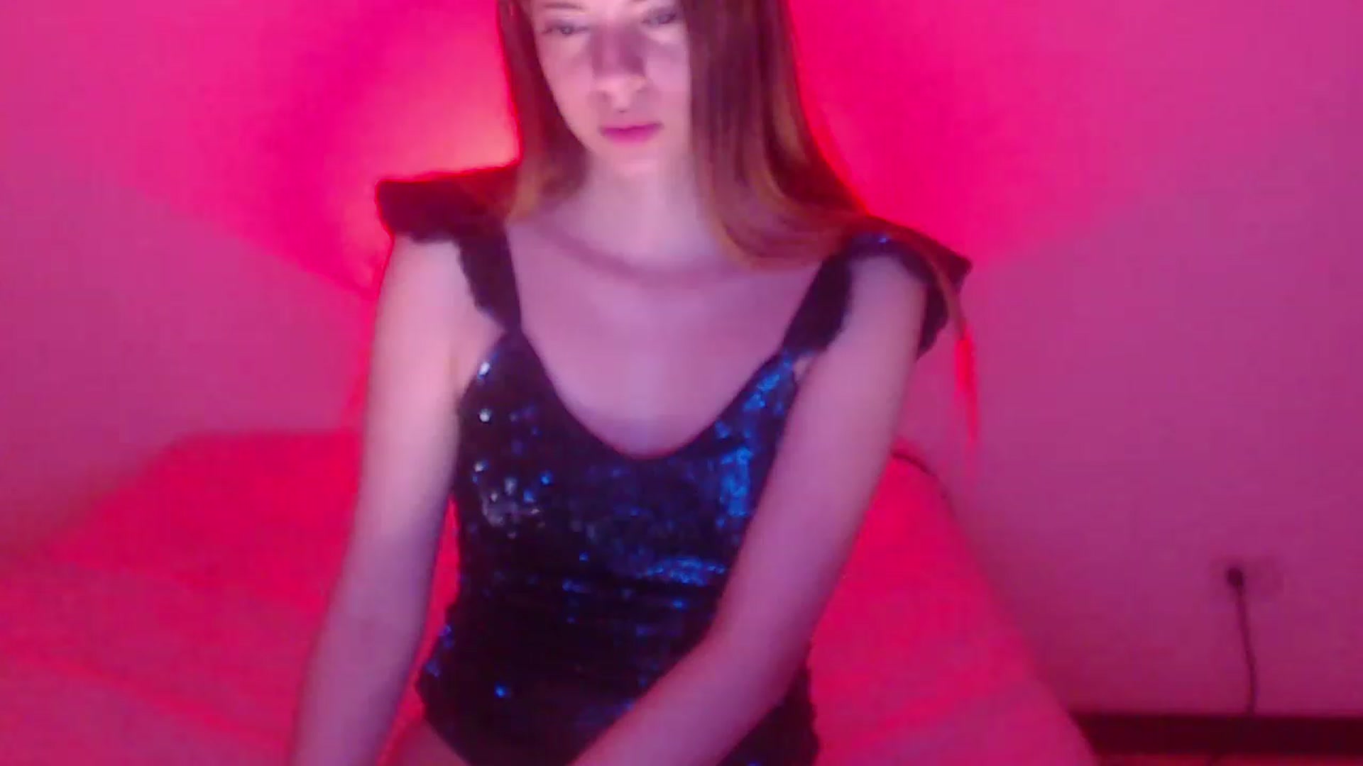 Gallery image thumbnail from Valery2love's myfreecams stream on, 05/05/2023, 08:10 image 11 of 20