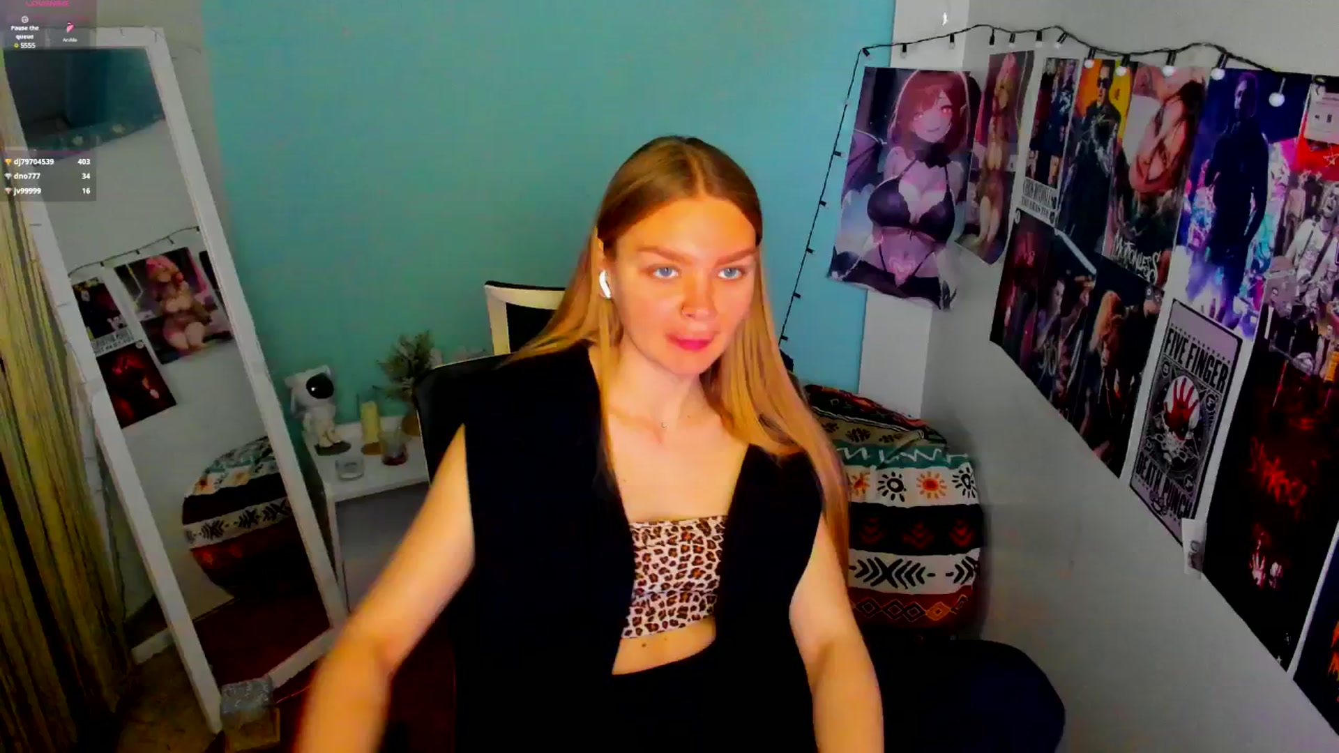 Gallery image thumbnail from Valery_Lovee's myfreecams stream on, 05/16/2025, 09:28 image 3 of 20