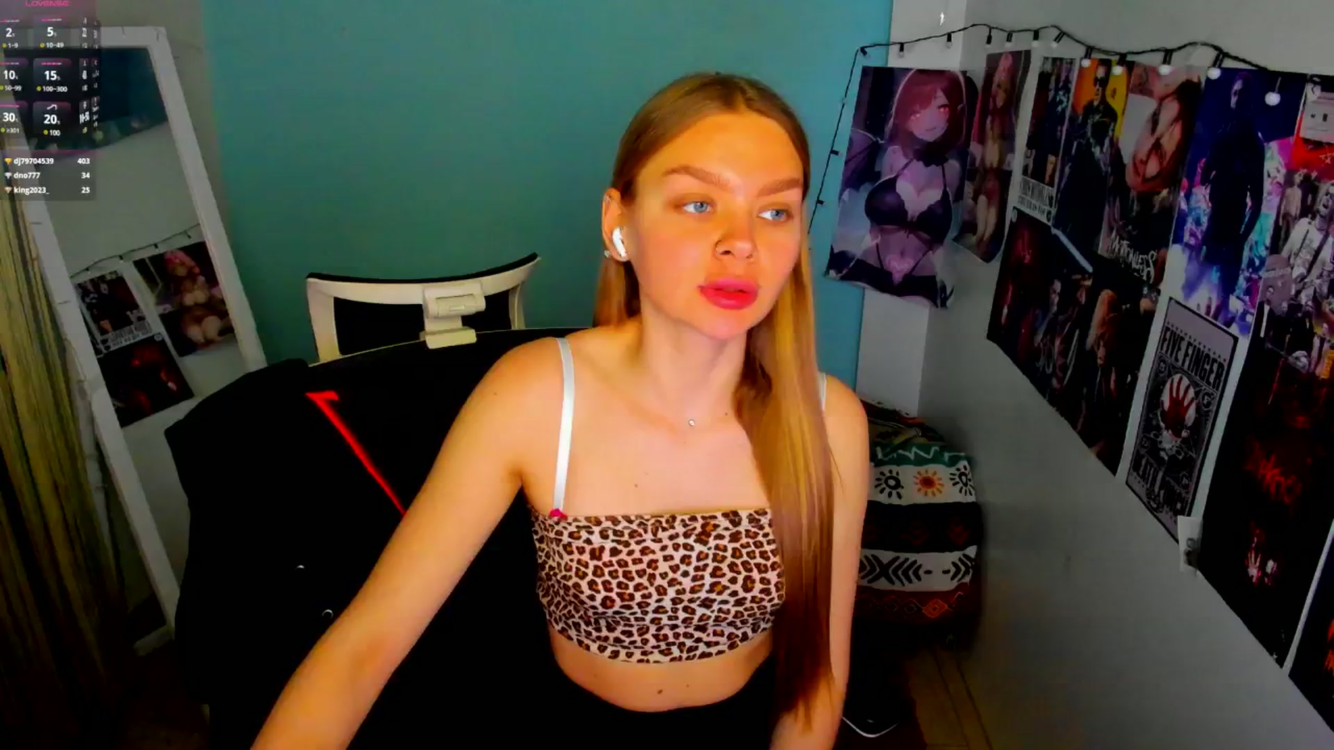 Gallery image thumbnail from Valery_Lovee's myfreecams stream on, 05/16/2025, 11:32 image 16 of 20