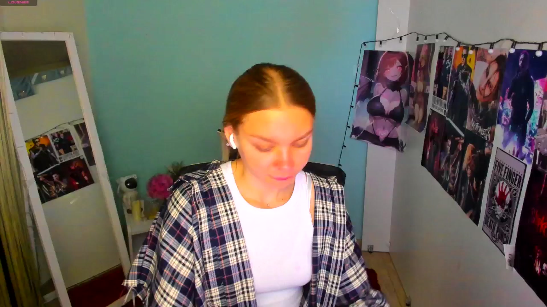 Gallery image thumbnail from Valery_Lovee's myfreecams stream on, 05/27/2025, 08:21 image 1 of 20
