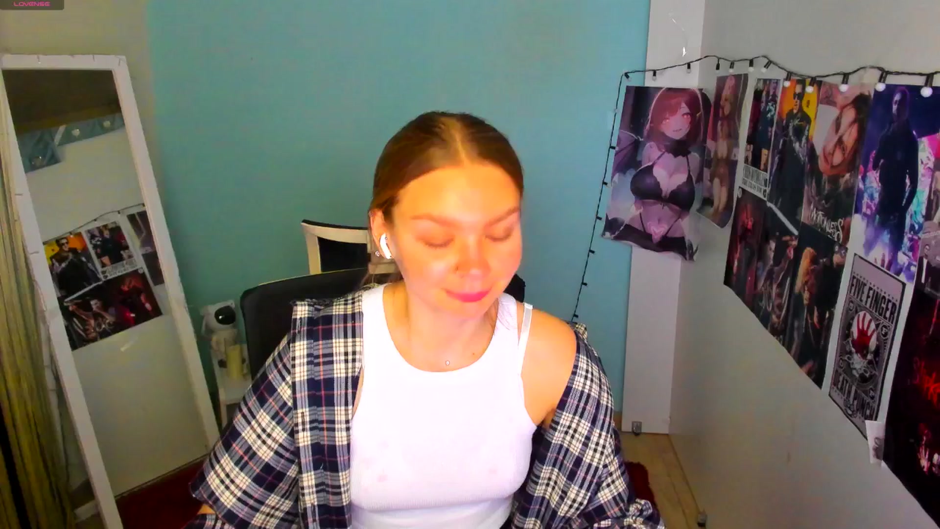 Gallery image thumbnail from Valery_Lovee's myfreecams stream on, 05/27/2025, 08:21 image 16 of 20