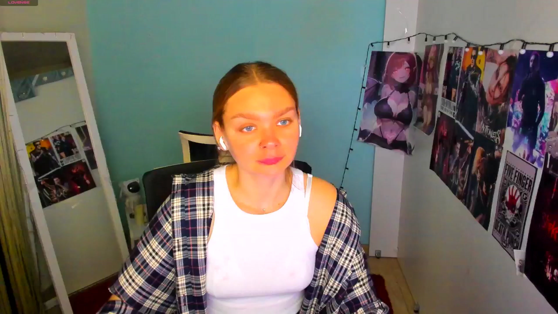 Gallery image thumbnail from Valery_Lovee's myfreecams stream on, 05/27/2025, 08:21 image 15 of 20
