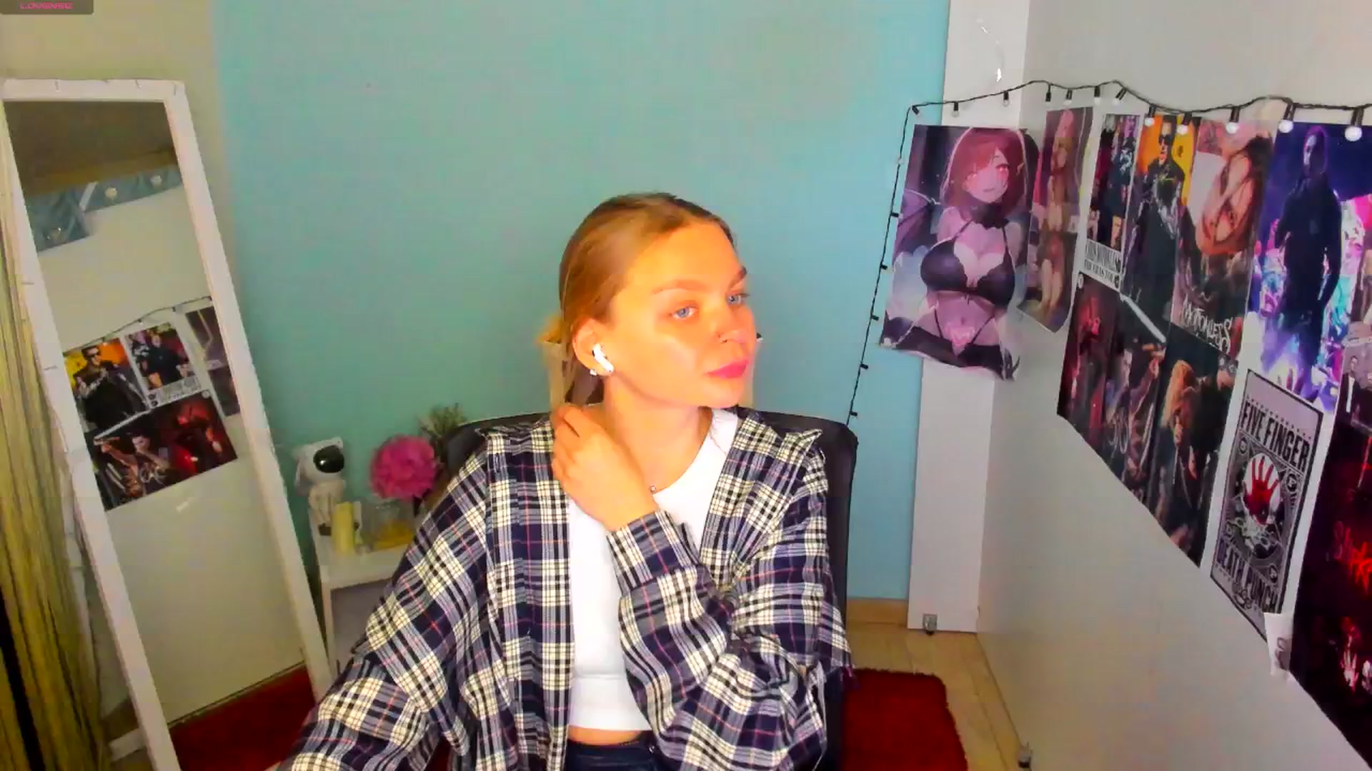 Gallery image thumbnail from Valery_Lovee's myfreecams stream on, 05/27/2025, 08:21 image 6 of 20