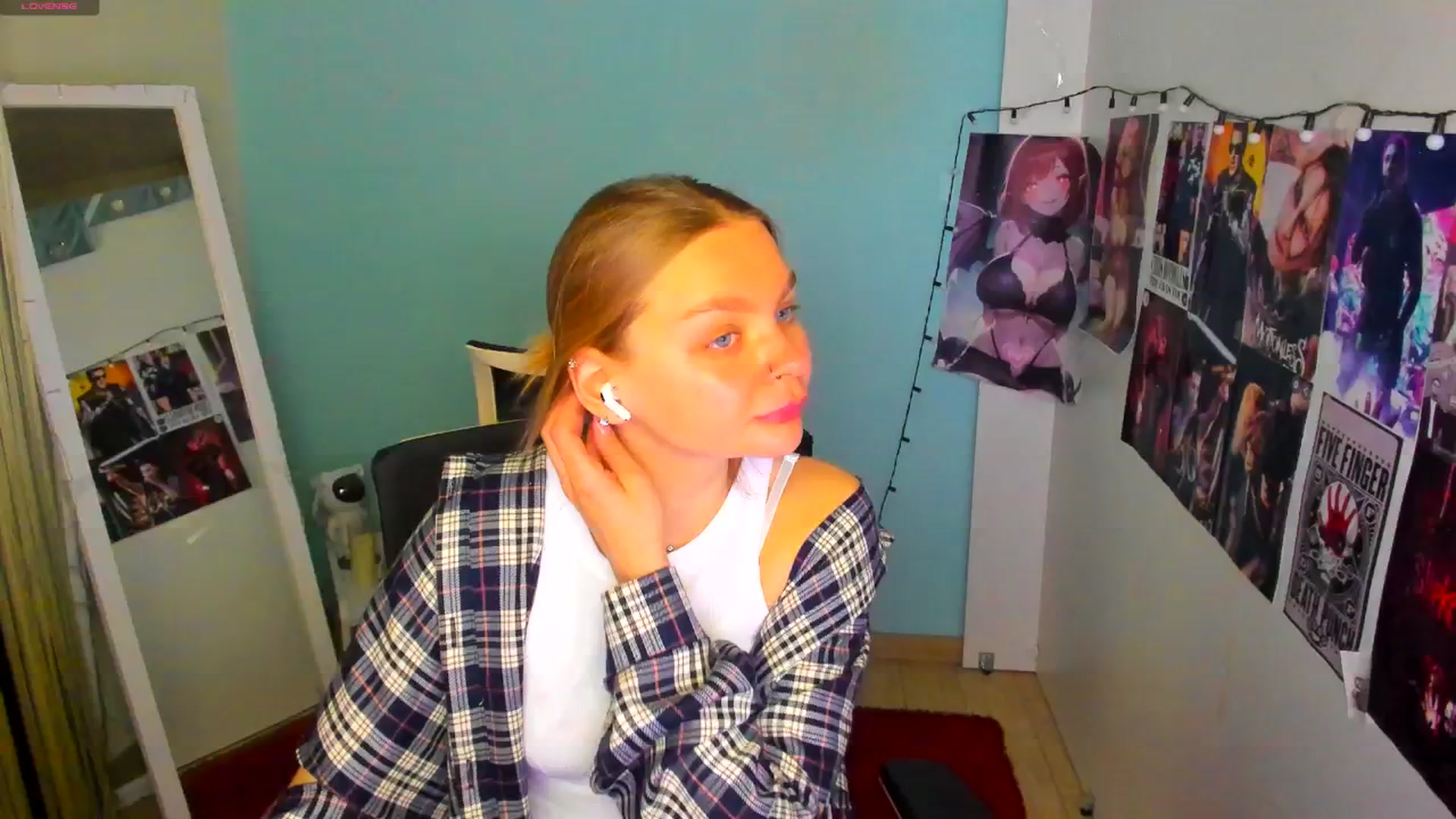 Gallery image thumbnail from Valery_Lovee's myfreecams stream on, 05/27/2025, 08:21 image 17 of 20