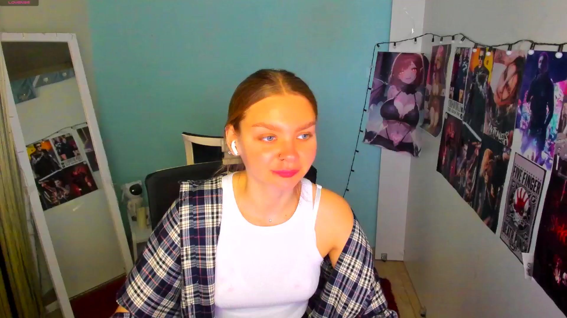 Gallery image thumbnail from Valery_Lovee's myfreecams stream on, 05/27/2025, 08:21 image 18 of 20
