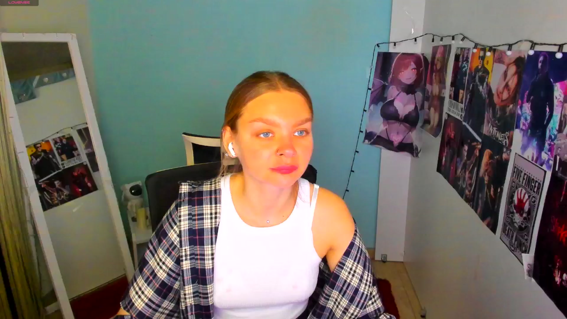 Gallery image thumbnail from Valery_Lovee's myfreecams stream on, 05/27/2025, 08:21 image 19 of 20