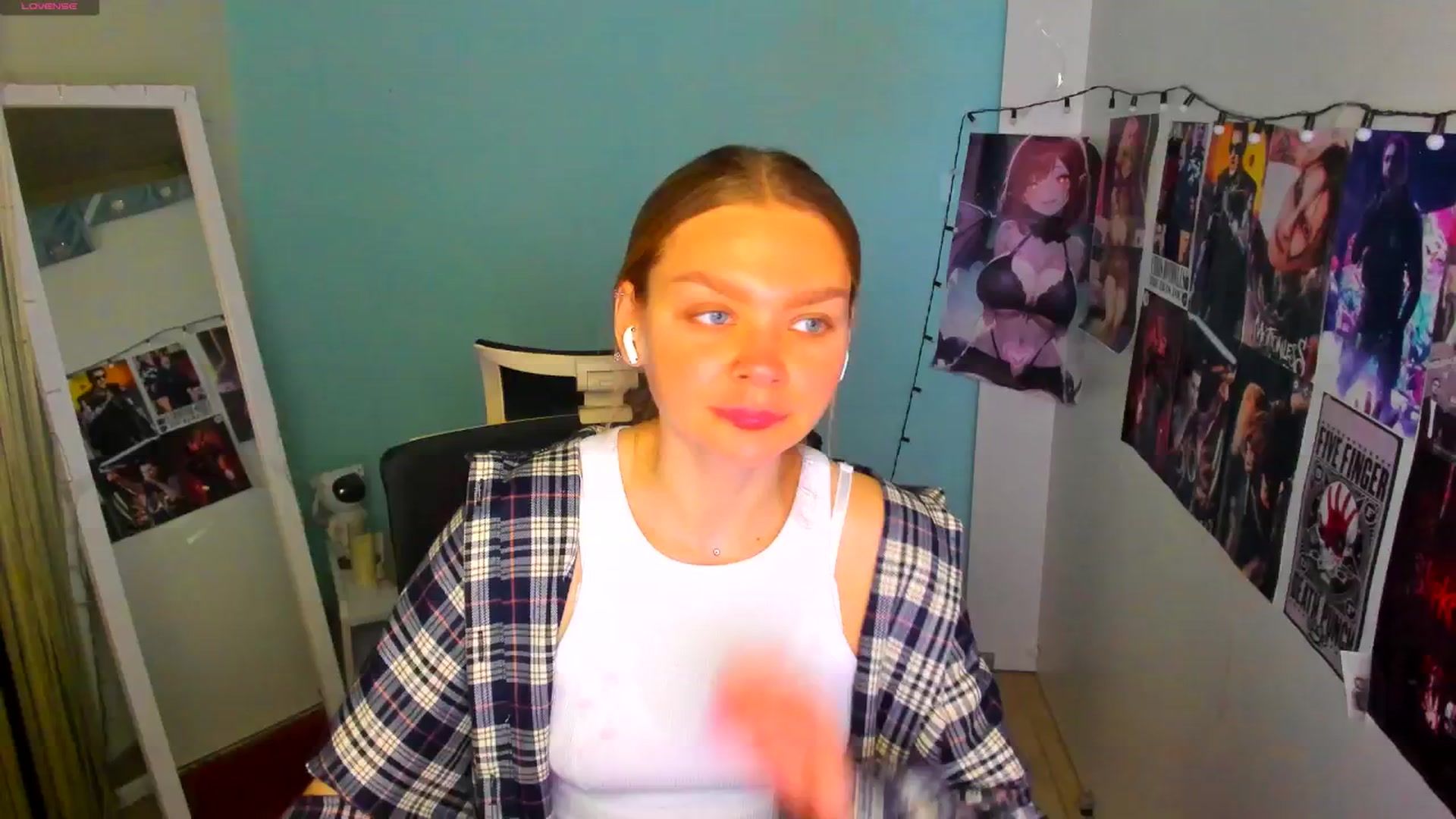 Gallery image thumbnail from Valery_Lovee's myfreecams stream on, 05/27/2025, 08:21 image 10 of 20