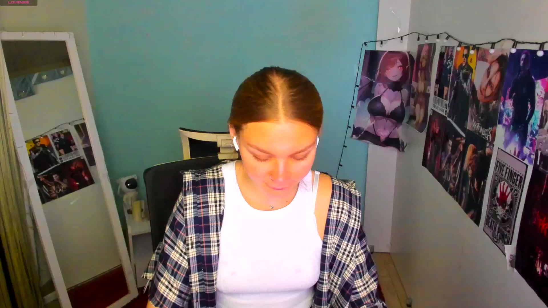Gallery image thumbnail from Valery_Lovee's myfreecams stream on, 05/27/2025, 08:21 image 13 of 20