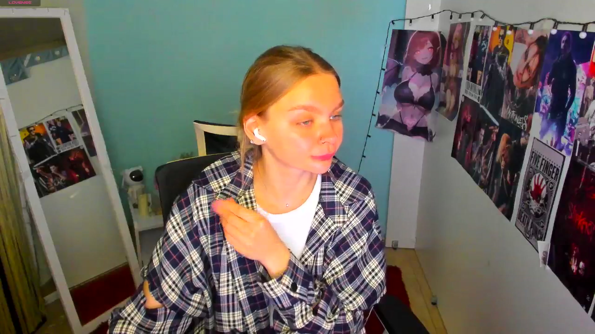 Gallery image thumbnail from Valery_Lovee's myfreecams stream on, 05/27/2025, 10:02 image 2 of 20