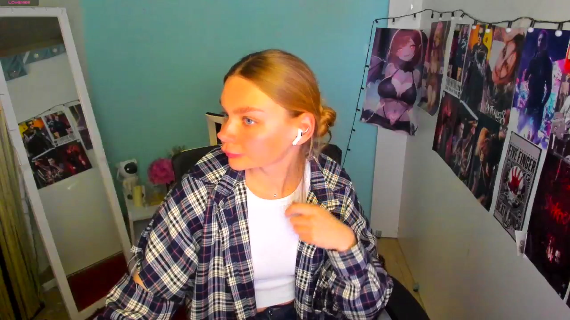 Gallery image thumbnail from Valery_Lovee's myfreecams stream on, 05/27/2025, 10:02 image 10 of 20