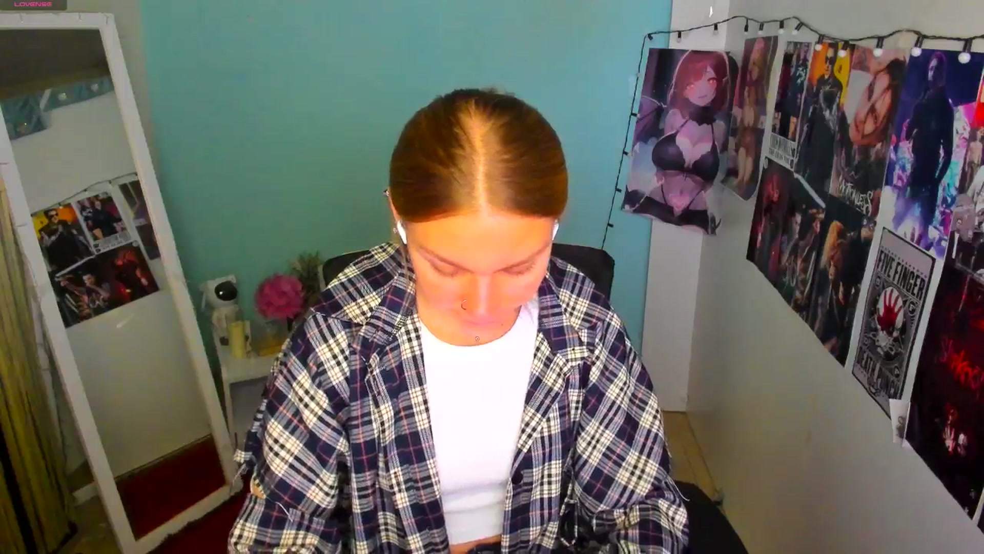 Gallery image thumbnail from Valery_Lovee's myfreecams stream on, 05/27/2025, 10:02 image 9 of 20