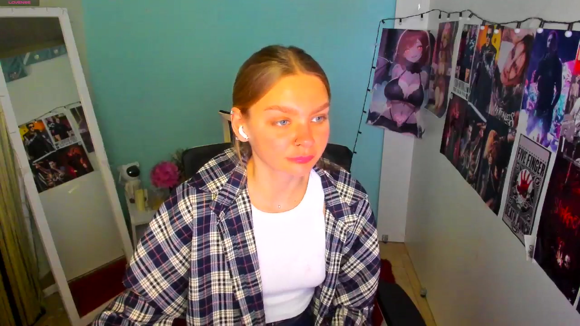 Gallery image thumbnail from Valery_Lovee's myfreecams stream on, 05/27/2025, 10:02 image 17 of 20