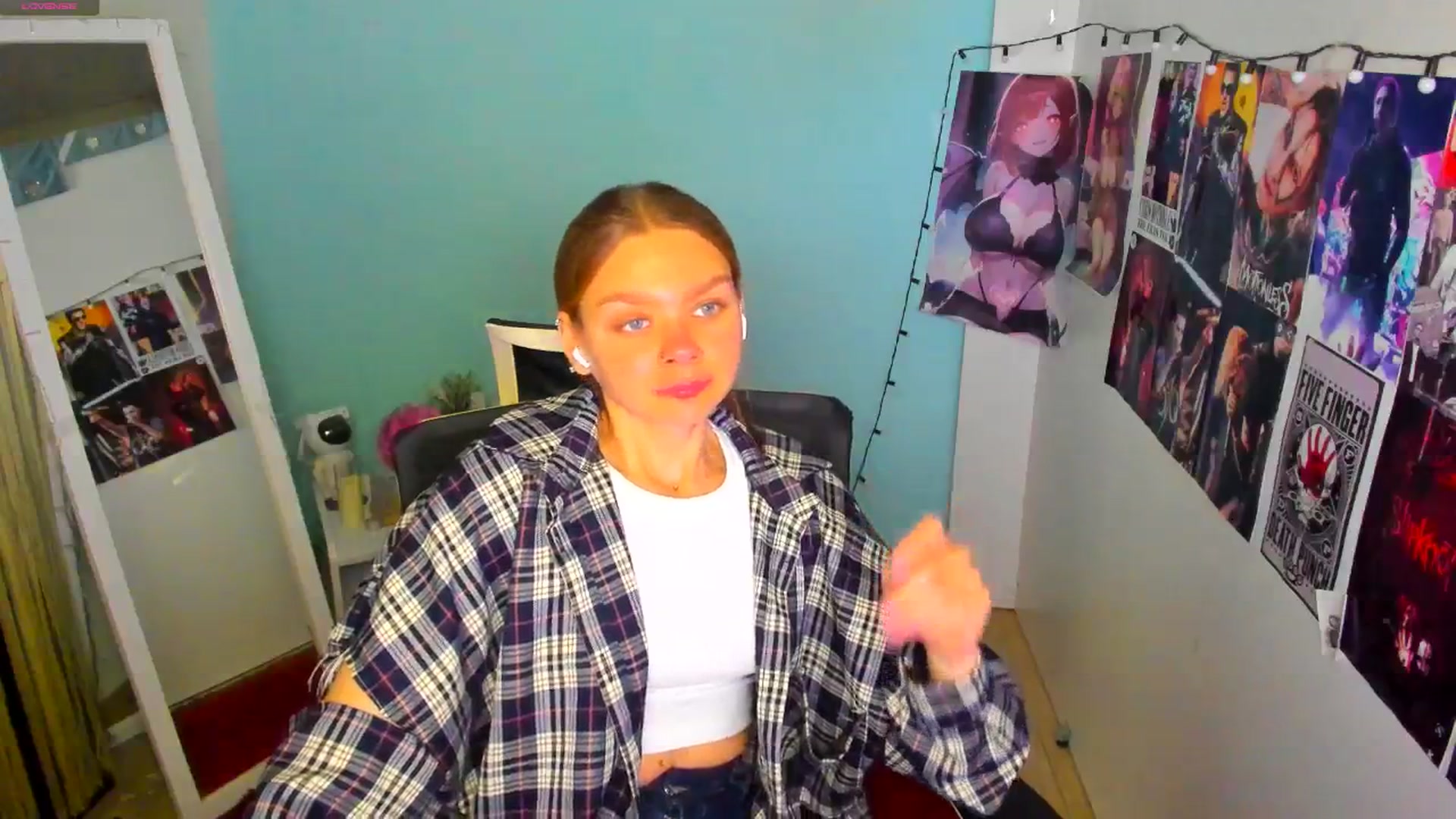 Gallery image thumbnail from Valery_Lovee's myfreecams stream on, 05/27/2025, 10:02 image 14 of 20