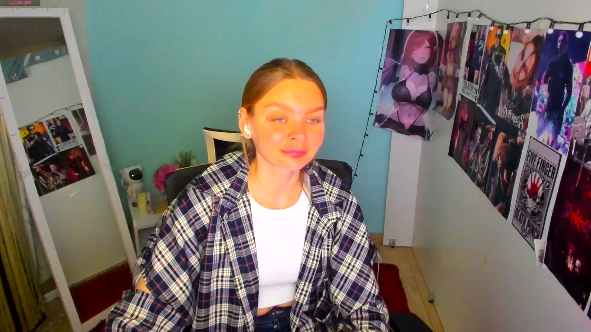 Gallery image thumbnail from Valery_Lovee's myfreecams stream on, 05/27/2025, 10:02 image 15 of 20