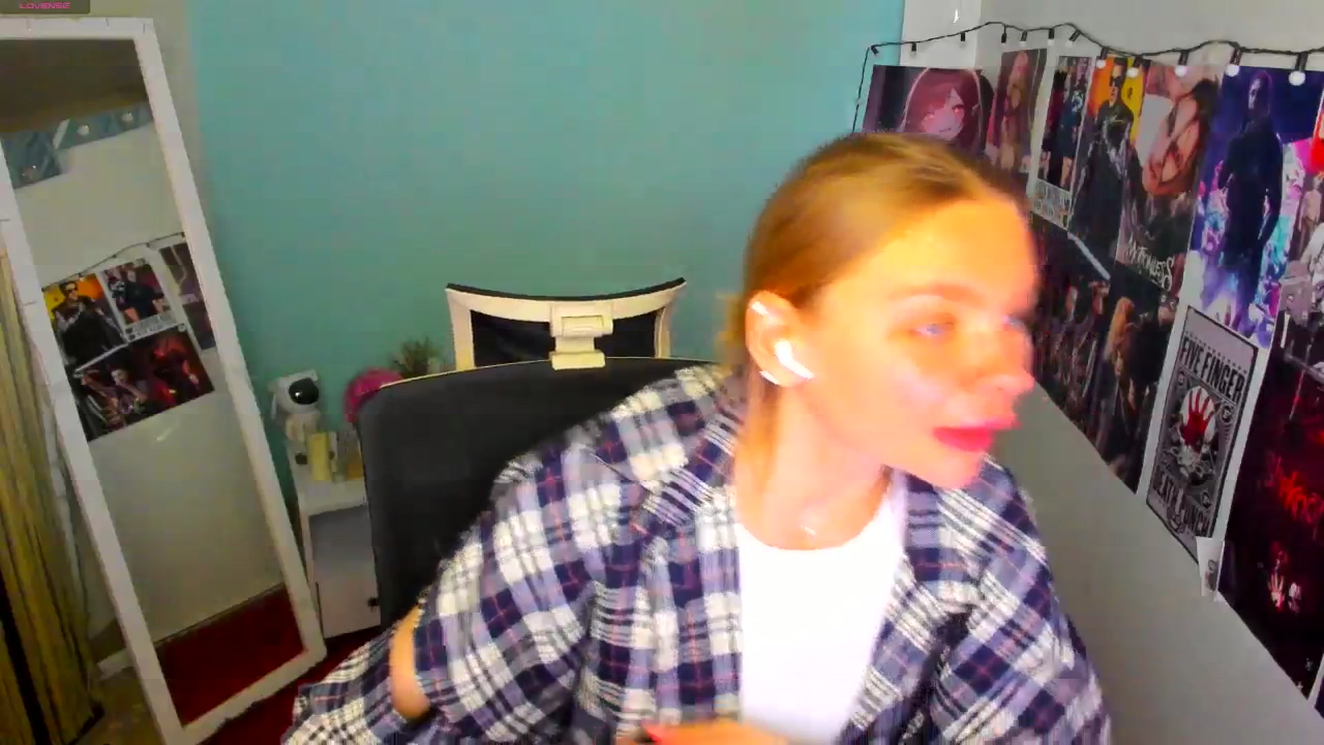 Gallery image thumbnail from Valery_Lovee's myfreecams stream on, 05/27/2025, 10:02 image 5 of 20