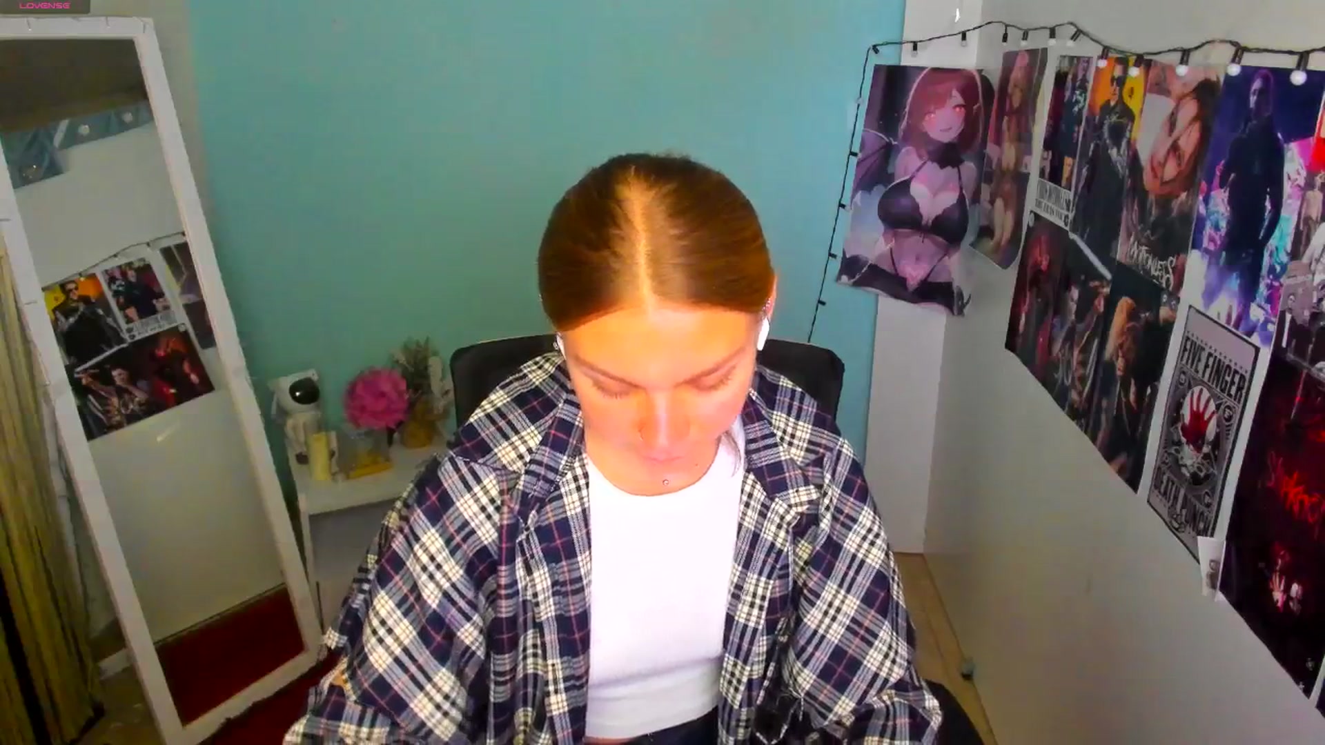 Gallery image thumbnail from Valery_Lovee's myfreecams stream on, 05/27/2025, 10:02 image 12 of 20