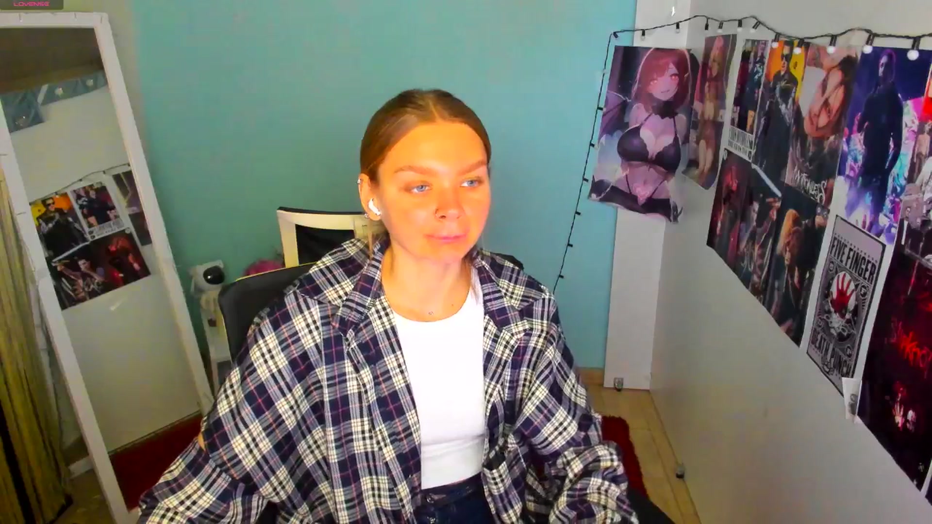 Gallery image thumbnail from Valery_Lovee's myfreecams stream on, 05/27/2025, 10:02 image 7 of 20